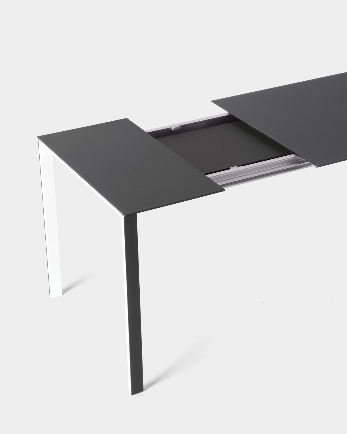 Thin-K Indoor Extendable table Kristalia