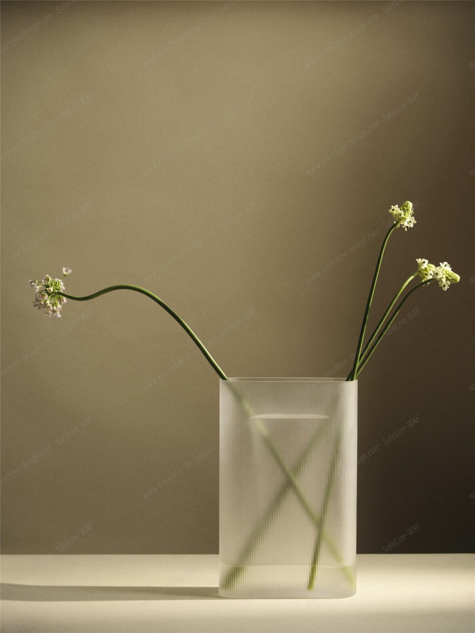 Ridge Vase Muuto Frosted glass Light blue H 35 cm Ridge Vase Muuto Frosted glass Light blue H 35 cm