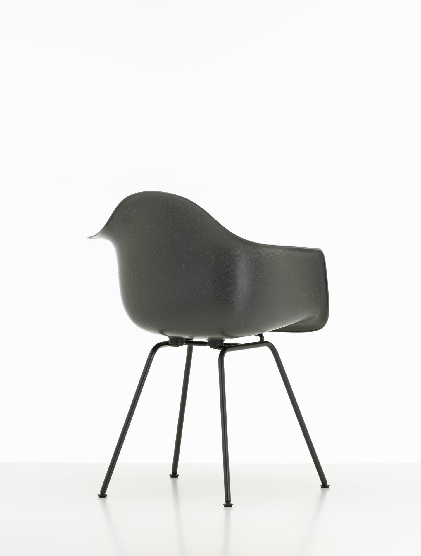 Eames Plastic Arm Chair DAX Chair Vitra Chrome - White