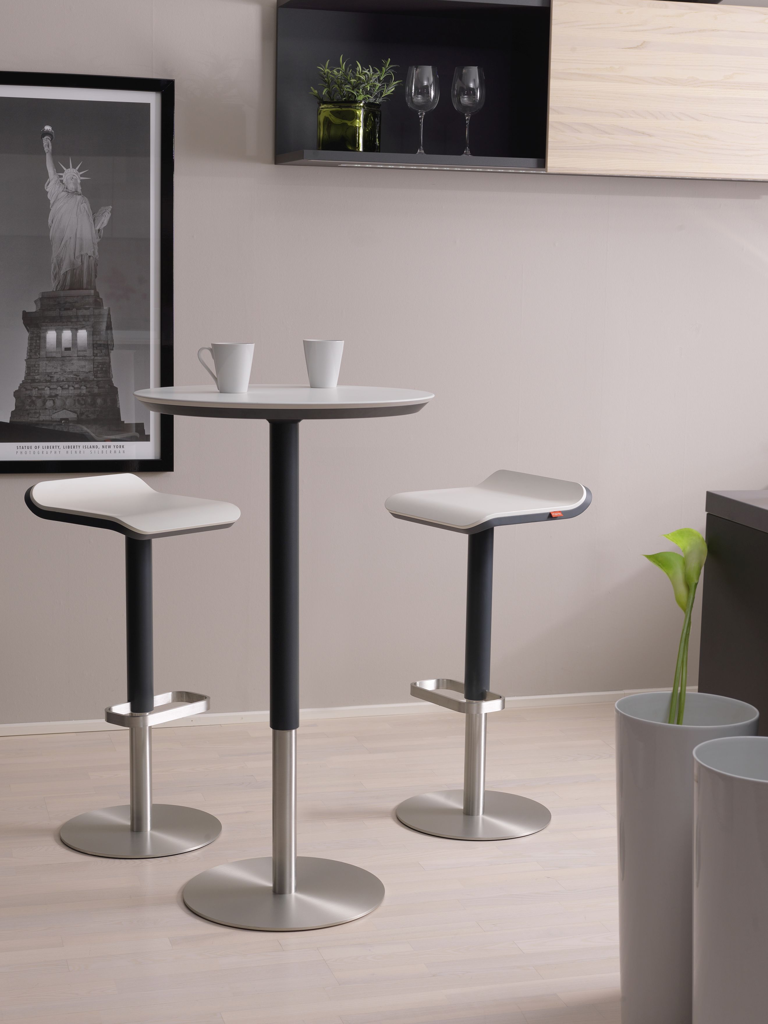 ED height-adjustable bar stool Moree