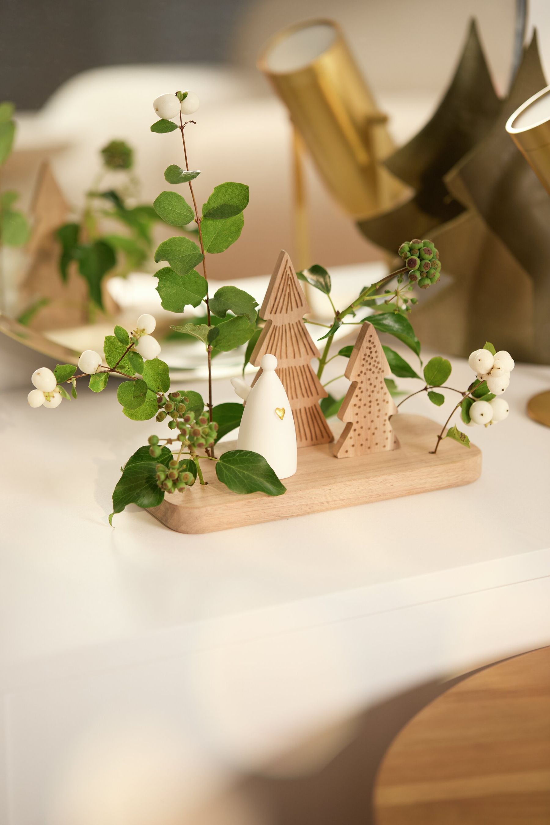 Christmas scene, angels, wheels