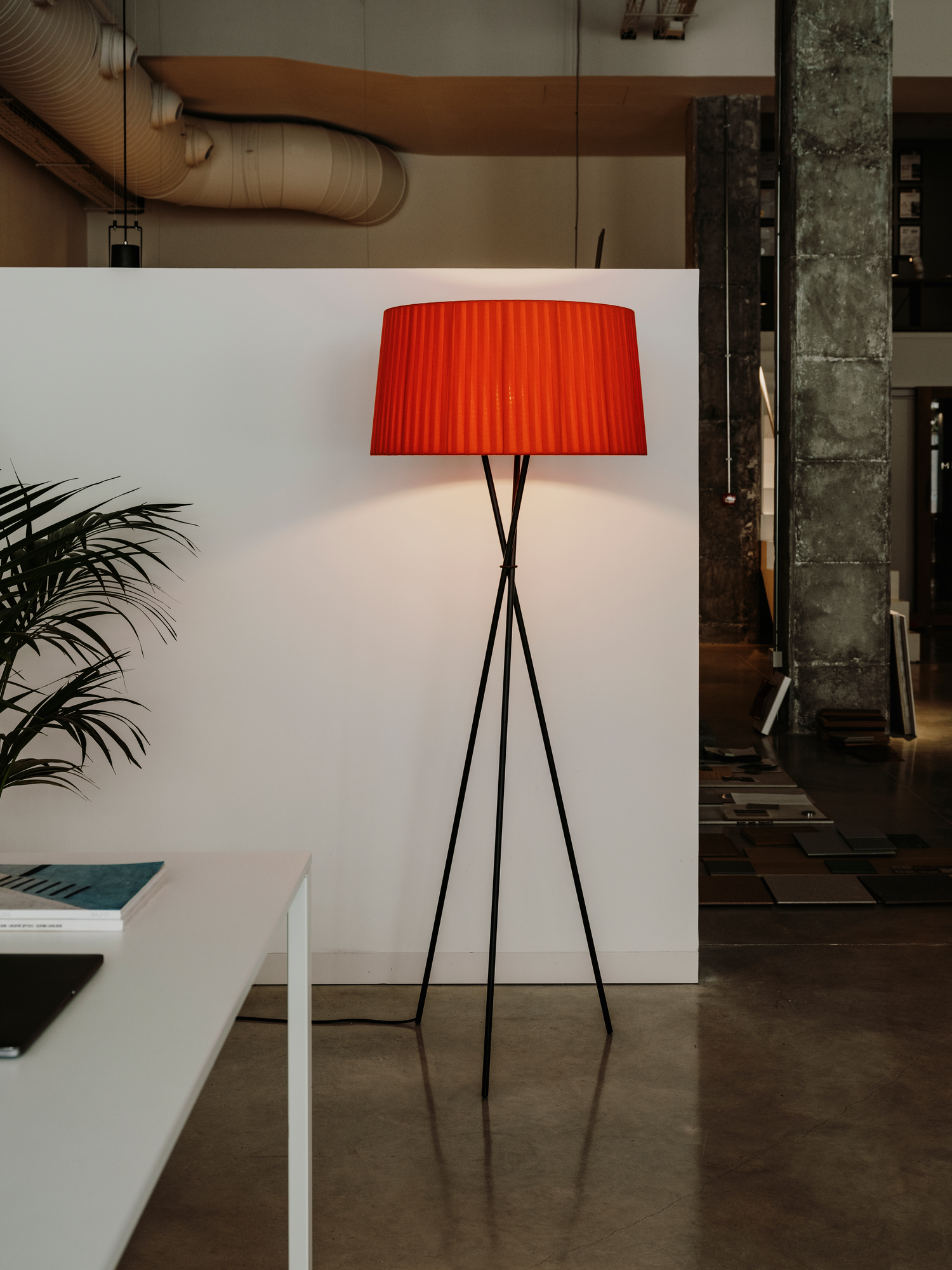 Tripode G5 Floor Lamp Santa & Cole