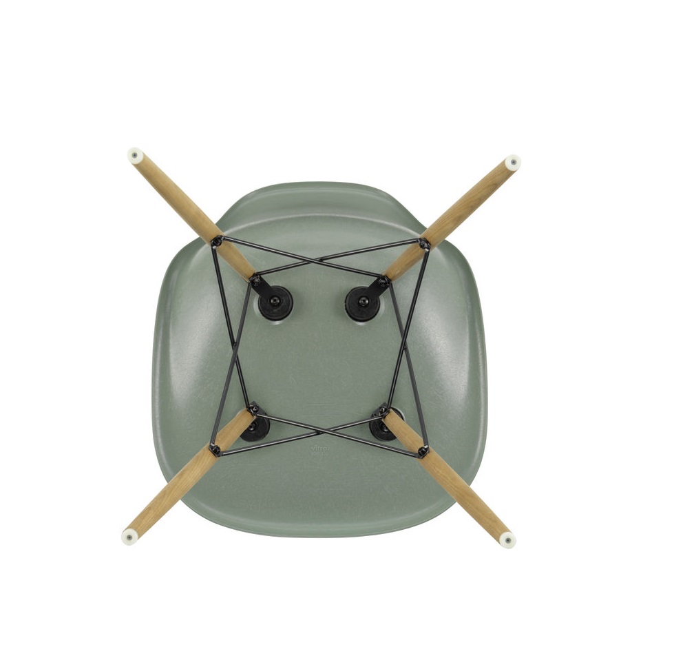 Eames Fiberglass Chair DSW Chair Vitra 