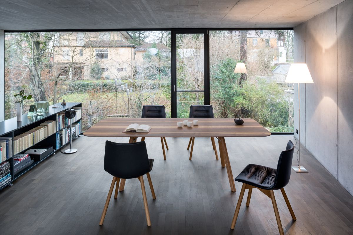 Akio Table Girsberger