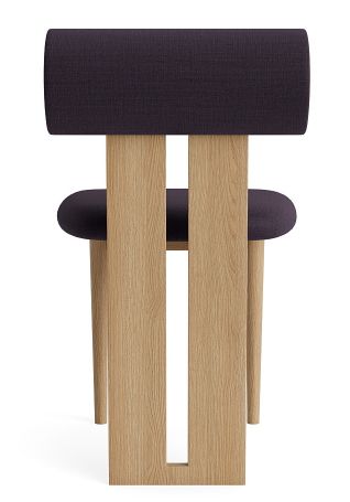 Rückansicht des Hippo Stuhls von Norr11: Eiche Natur mit lila Kvadrat-Bezug.