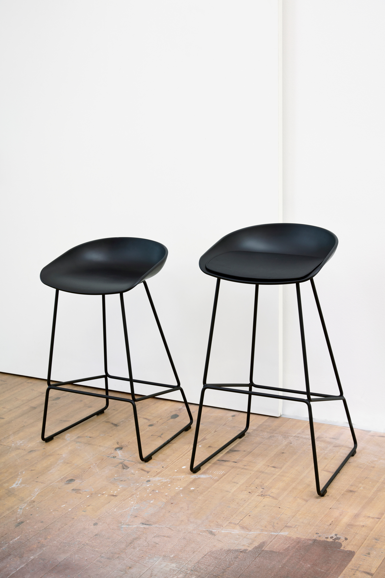 About a Stool AAS 38 / AAS38 Bar stool Hay, black shell / black frame, seat height 65 cm SINGLE PIECES
