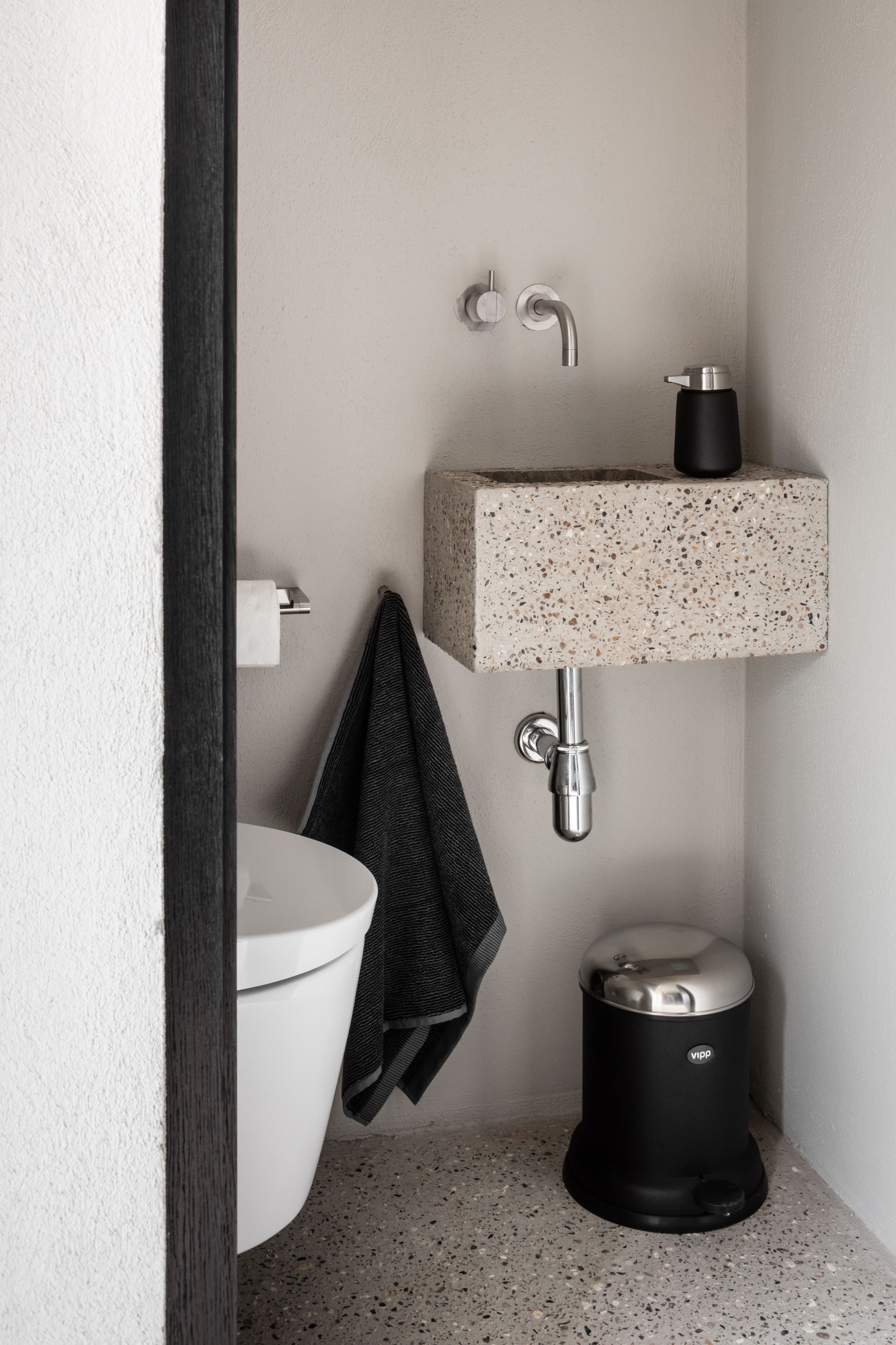 Dispenser black Vipp
