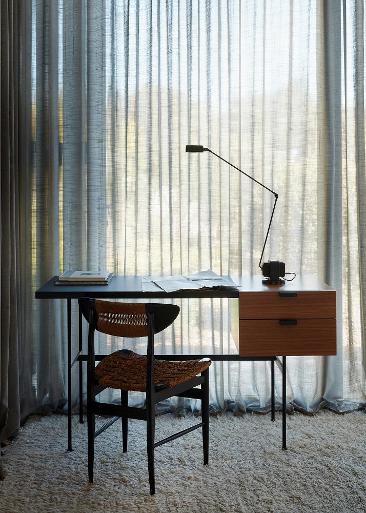 Daphine LED Table Lamp Lumina
