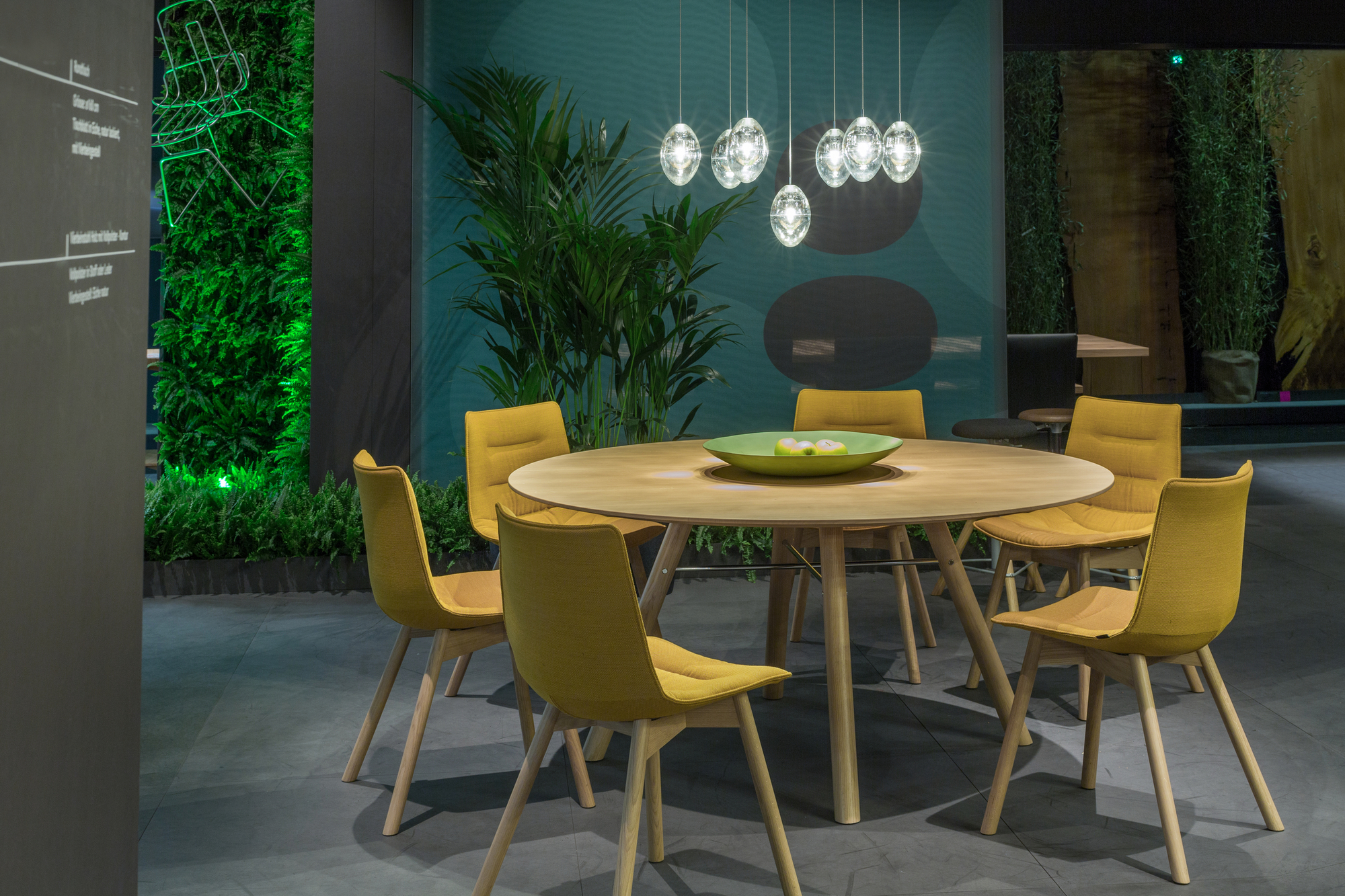 Akio Round table Girsberger