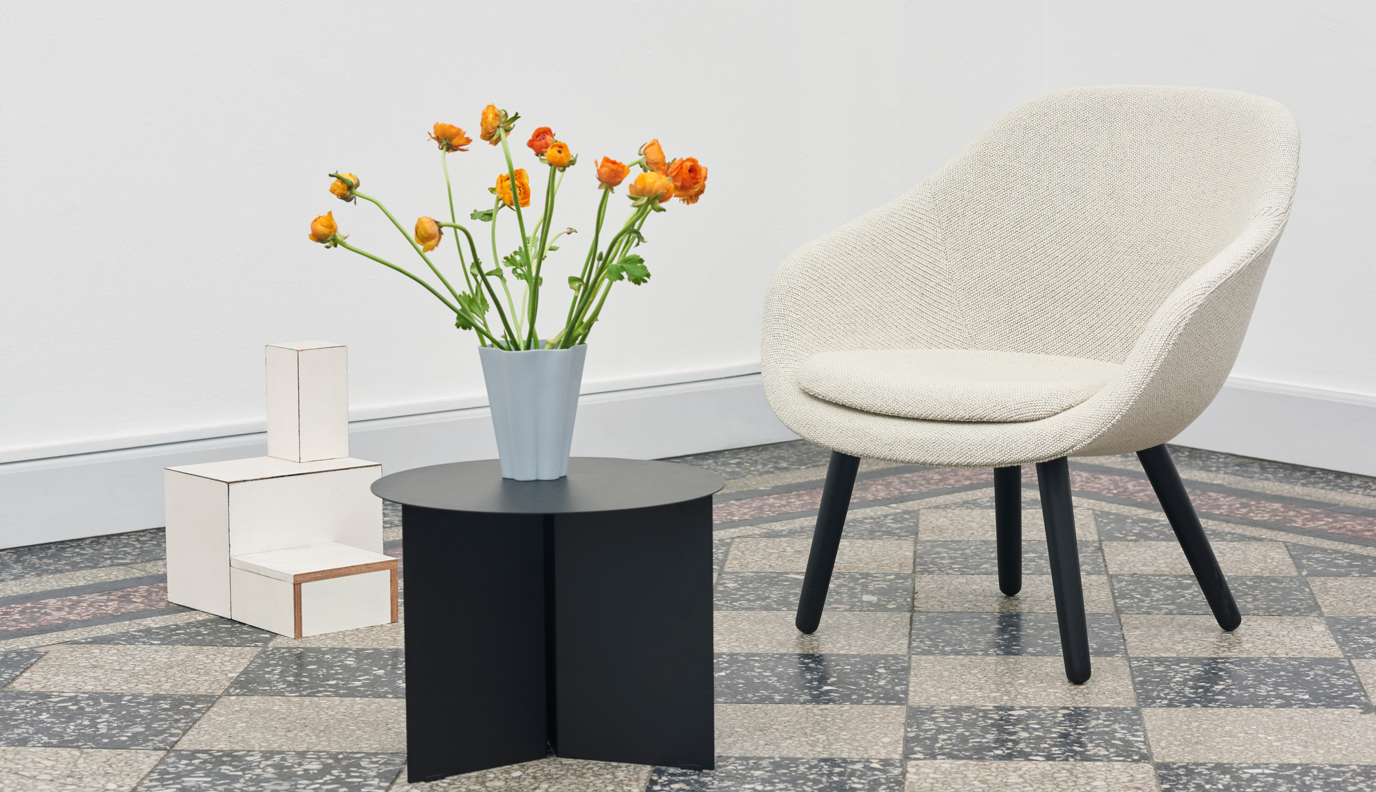 About a Lounge AAL 82 / AAL82 Armchair Hay