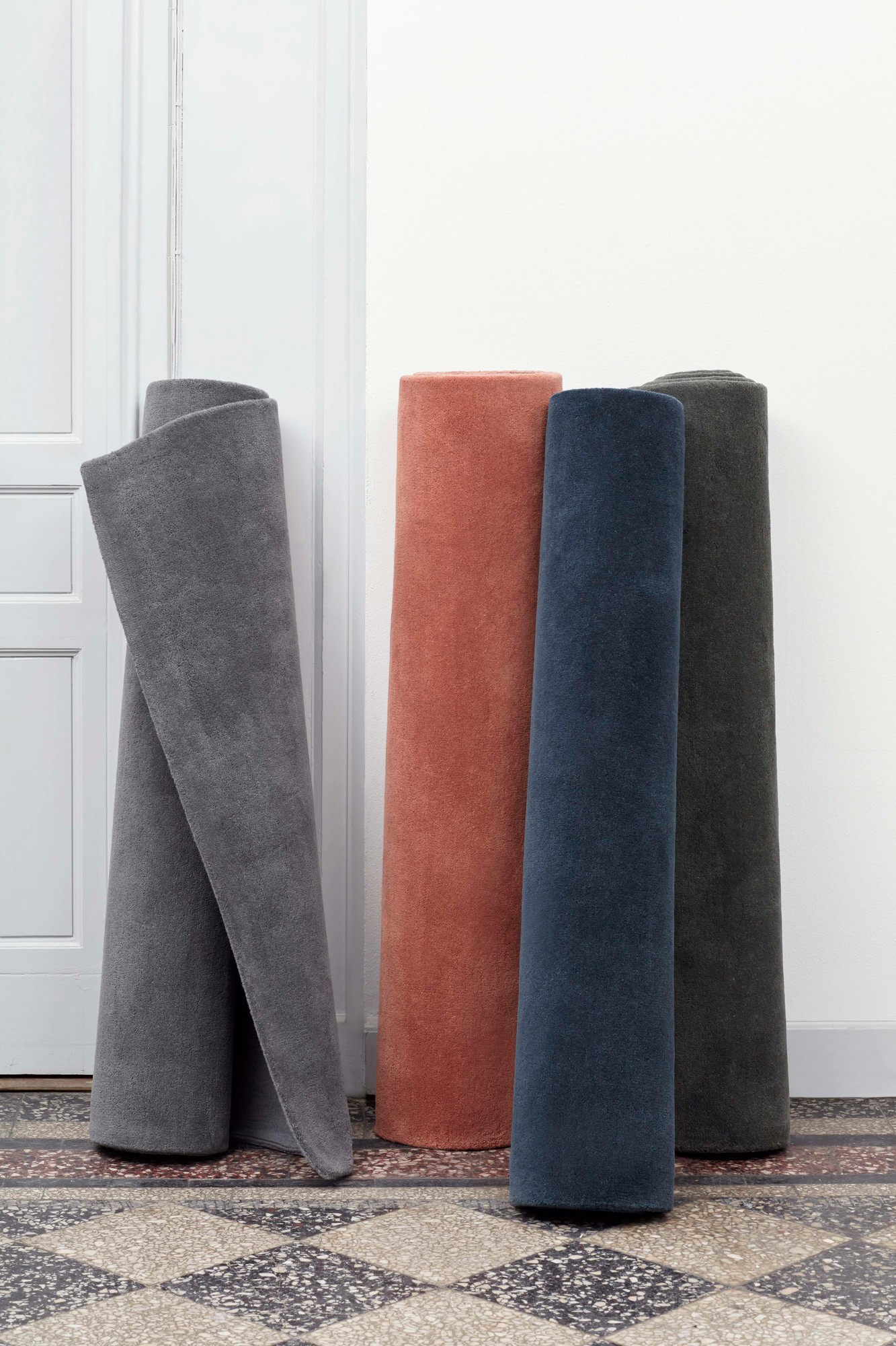 Raw Rug No 2 Rug L 240 x W 170 cm / DARK GREY Hay SINGLE PIECES