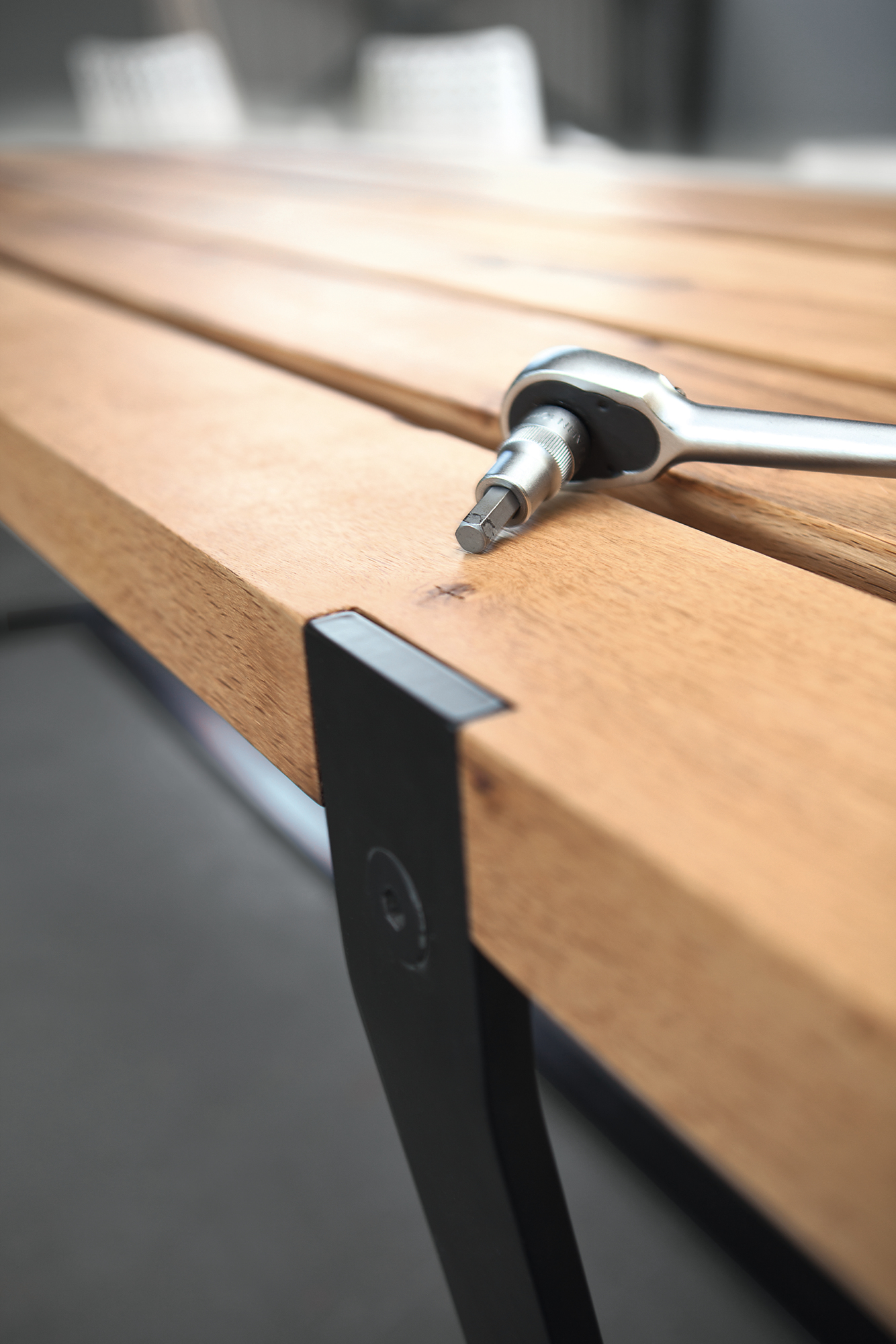 BB 11 Clamp Table Walnut Janua