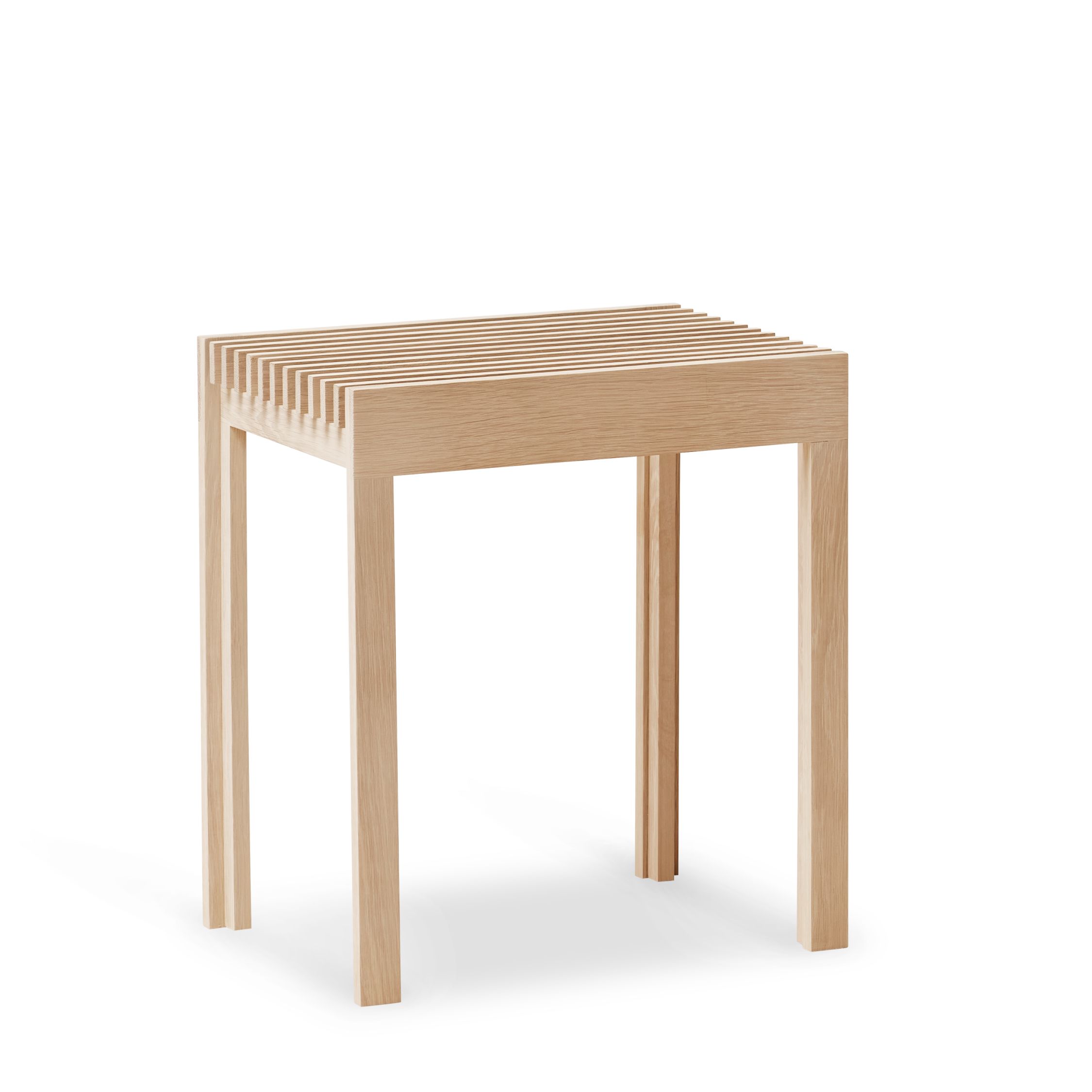 Leichter Hocker aus Eiche, weiß geölt von Form & Refine, modernes Designmöbel für Wohnzimmer.