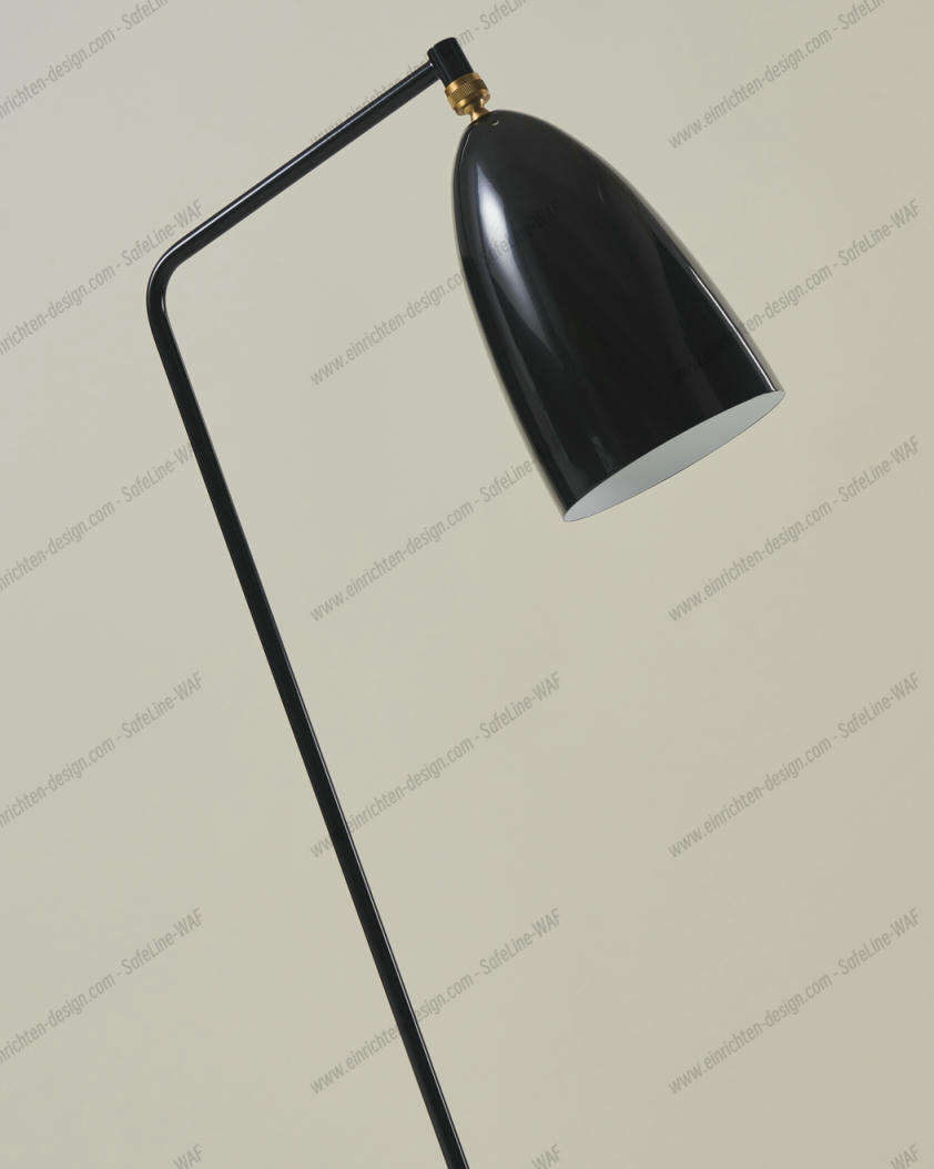Detailaufnahme der Gräshoppa Stehleuchte in glänzendem Schwarz von Gubi, modernes Design.