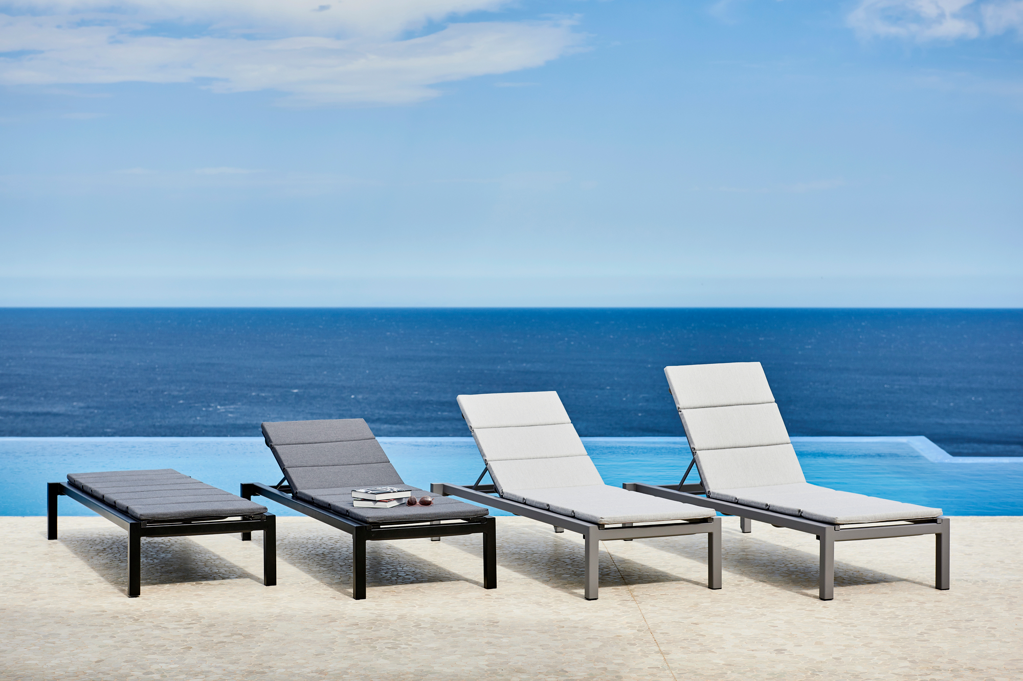 Relax Outdoor Sun lounger stackable Cane-Line light gray