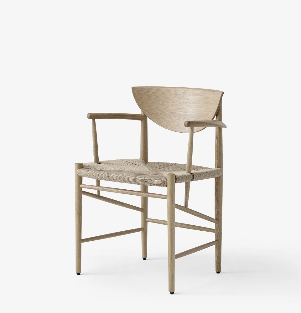 Drawn HM4 Chair with Armrests AndTradition