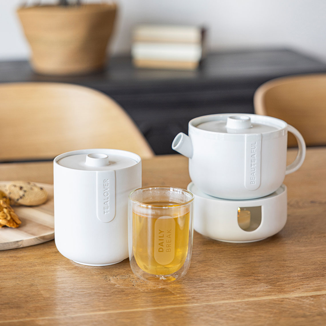 Cozy Time teapot and teapot small wheels