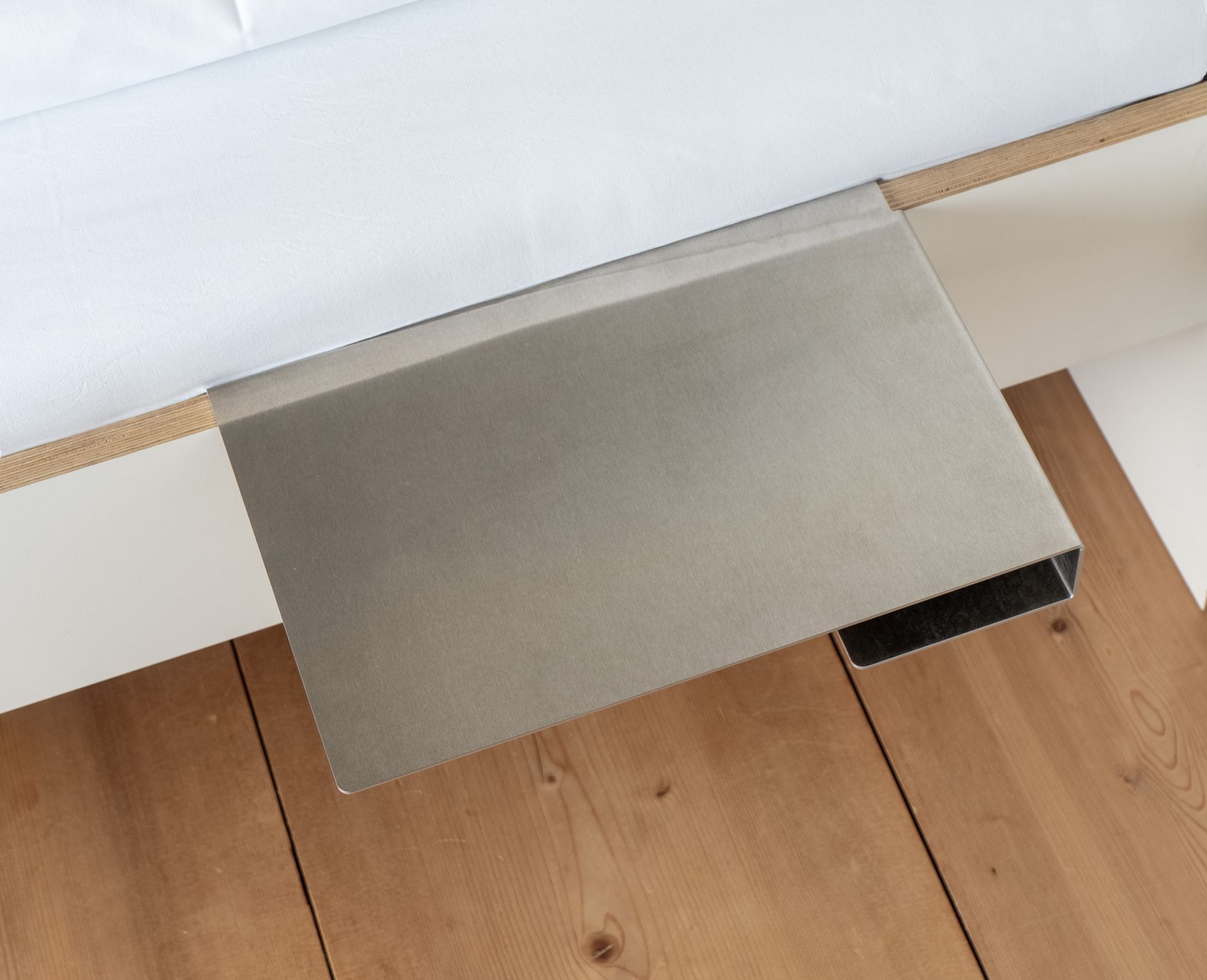 Bed edge light side shelf for Siebenschläfer / Tagedieb Nils Holger Moormann