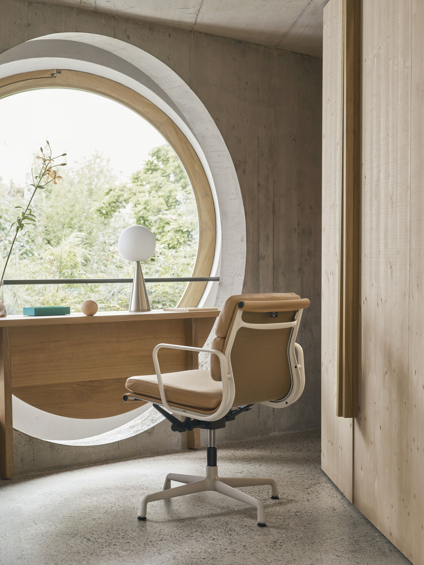 Soft Pad Chair EA 231 / EA231 Chair Vitra