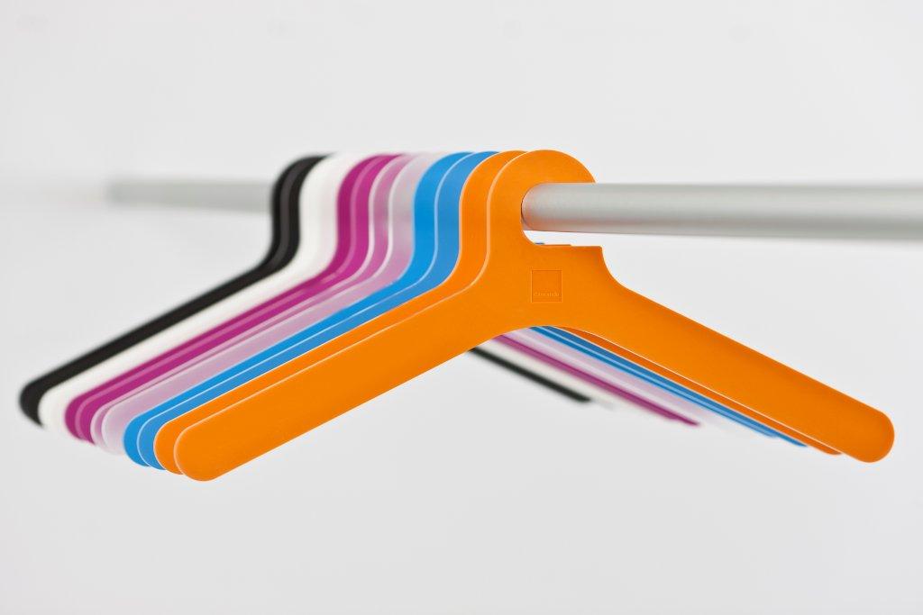 Pole coat hanger Cascando