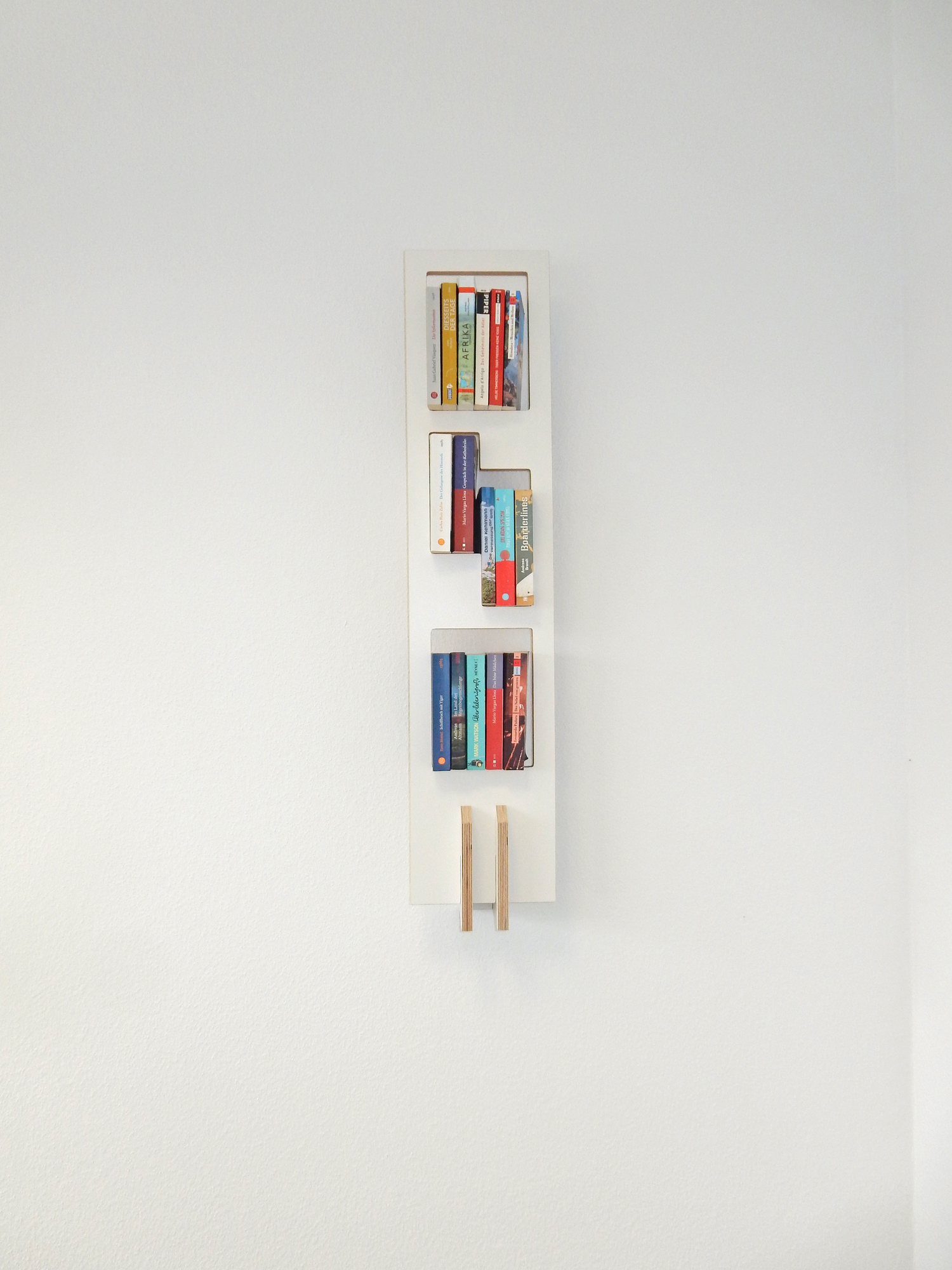 Lesestoff bookcase Tojo