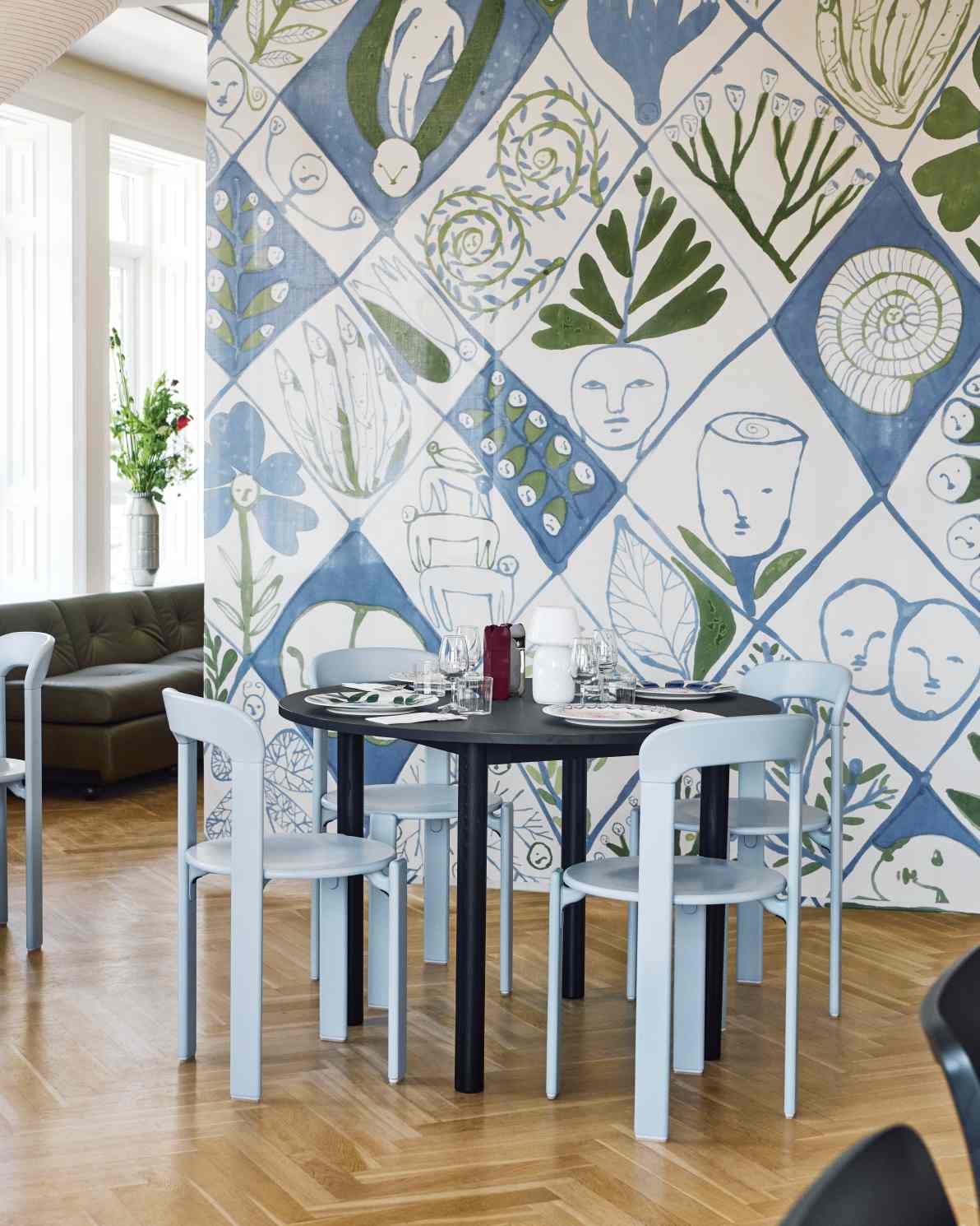 Annex Table Round Dining Table Hay
