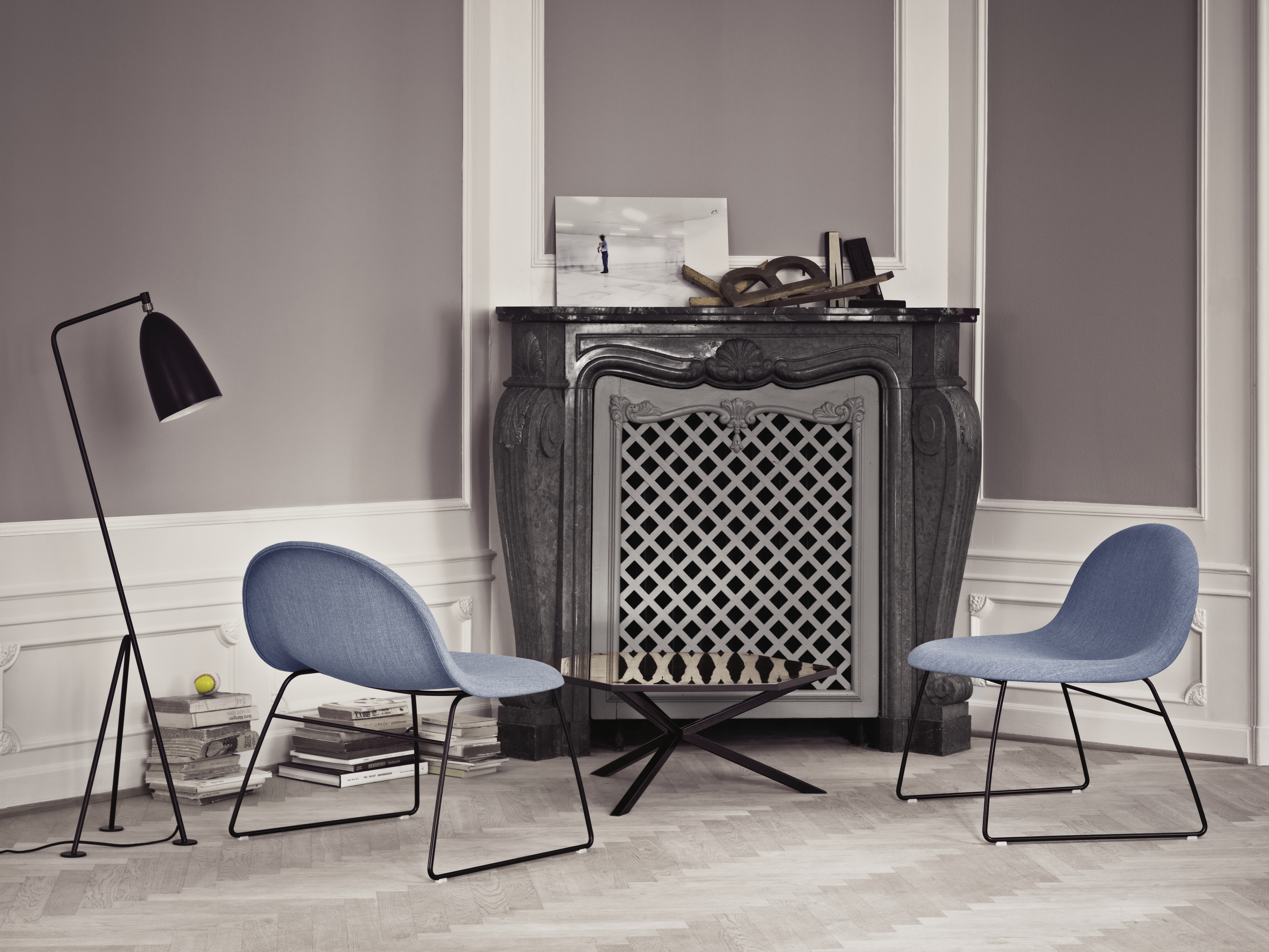 Gräshoppa / Grashoppa Floor light Anthracite-Grey Gubi