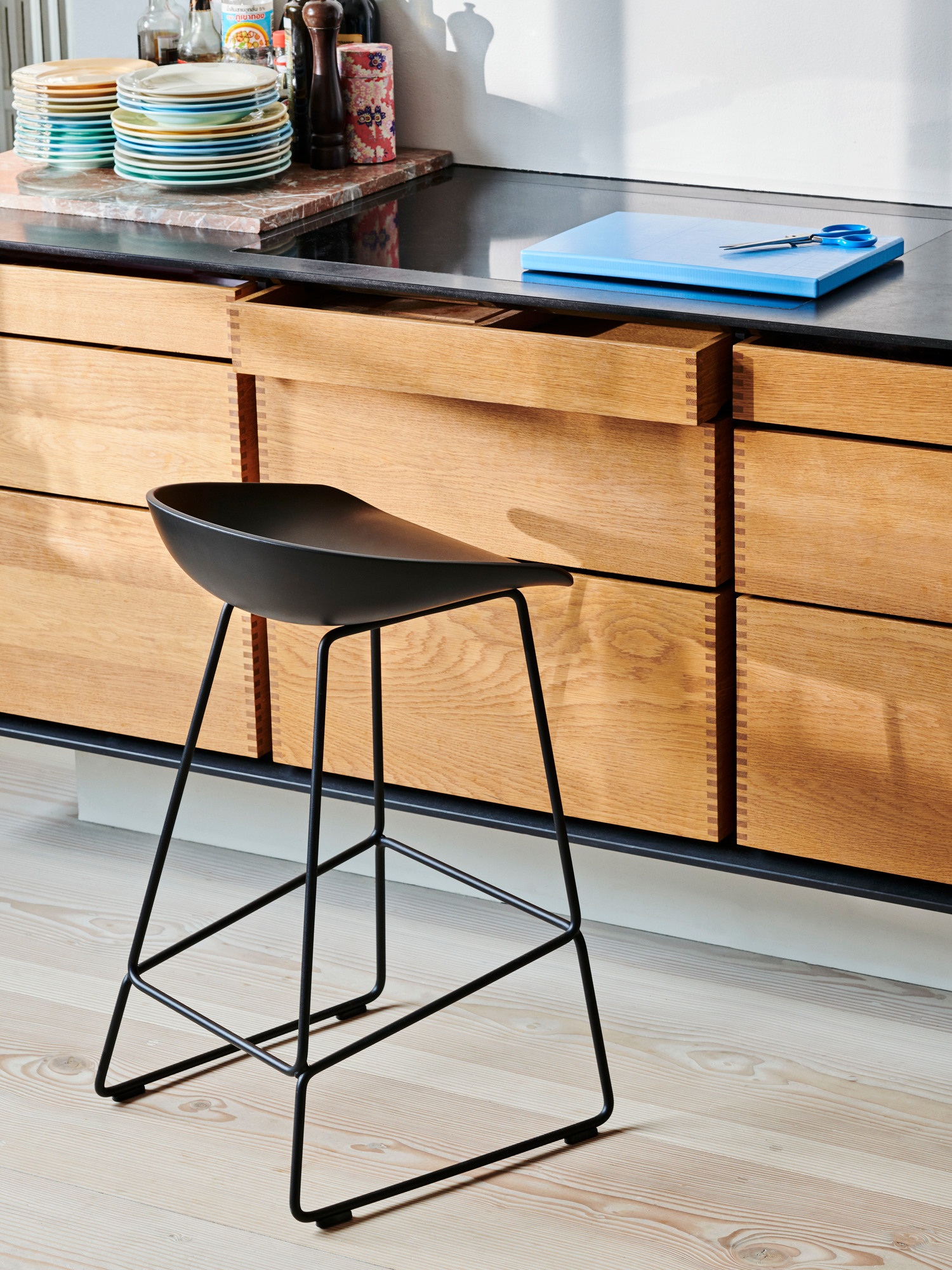 About a Stool AAS 38 / AAS38 Bar stool Hay, black shell / black frame, seat height 65 cm SINGLE PIECES