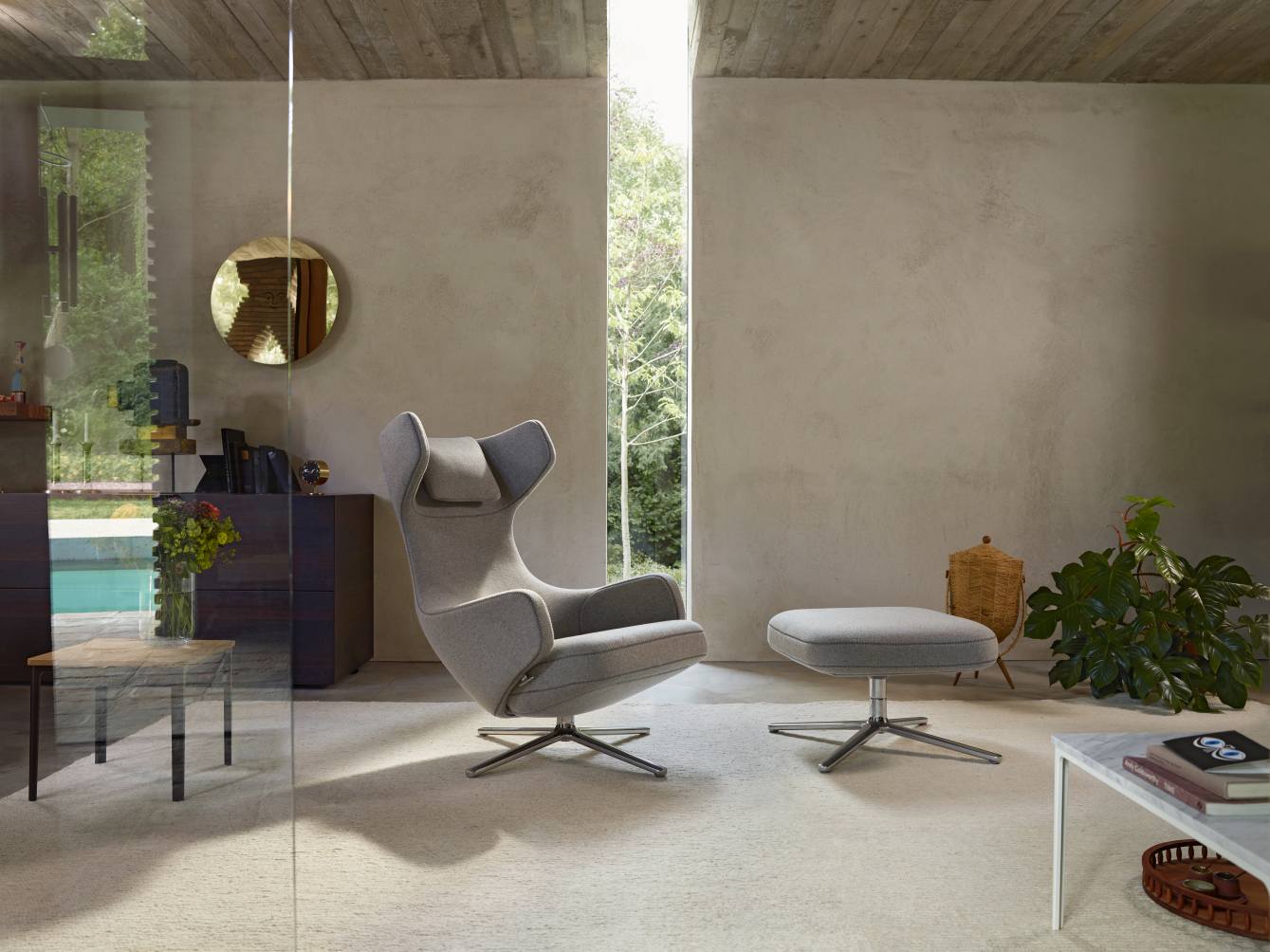 Grand Repos Armchair + Ottoman Vitra Polished Nubia Ivory / Pearl