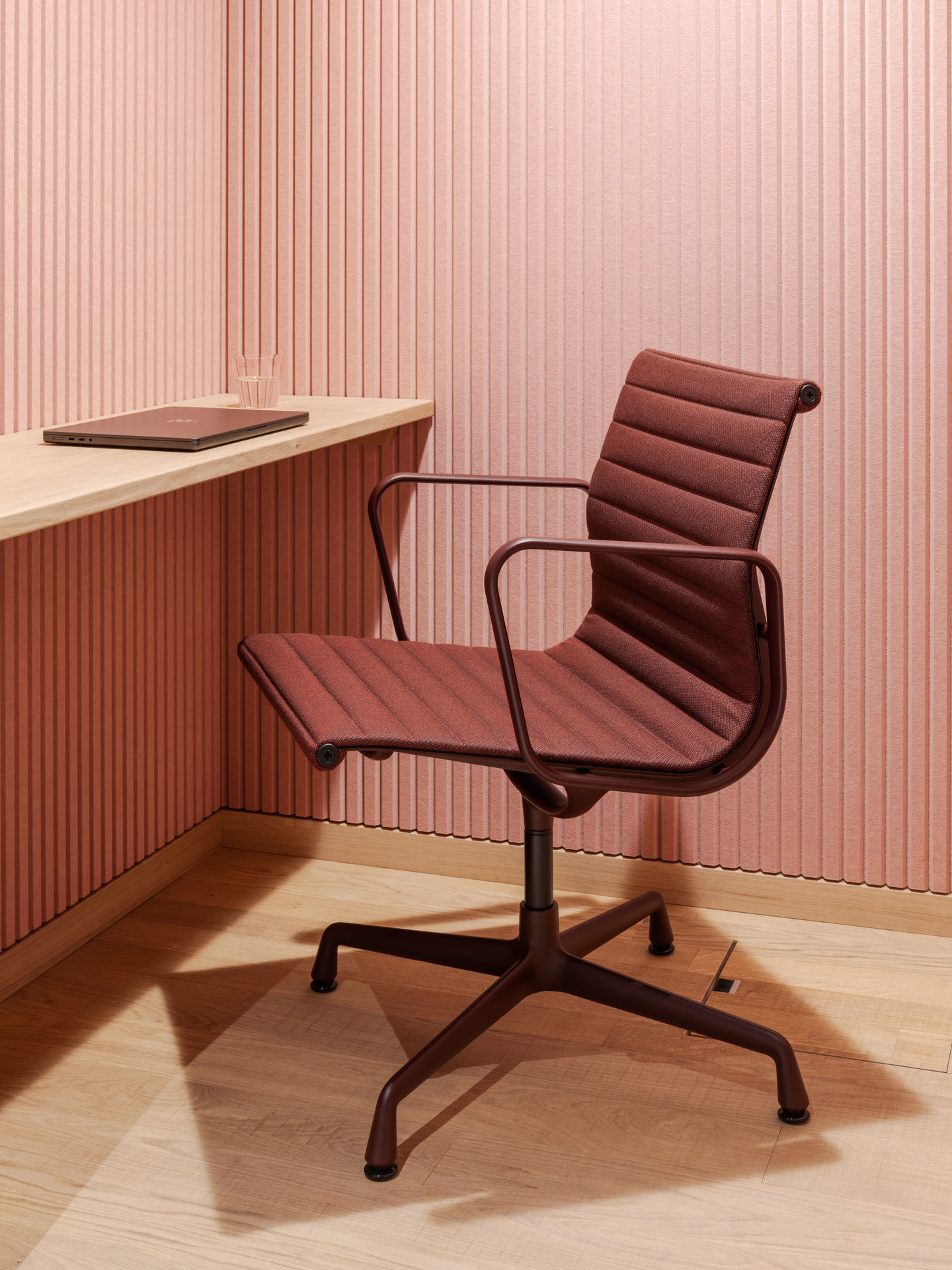 Aluminum Chair EA107 / EA 107 Chair Vitra