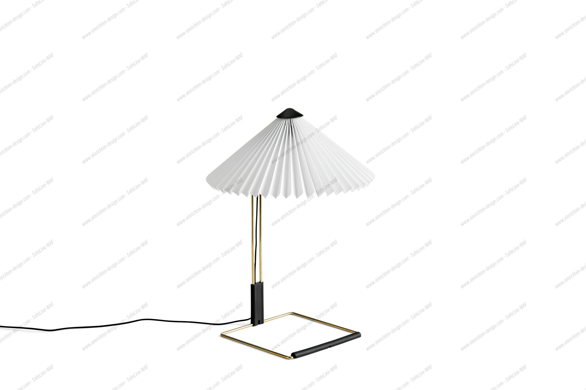 Matin Table Lamp S White Hay Weiße Hay Matin Tischleuchte mit plissiertem Lampenschirm und goldfarbenem Gestell.