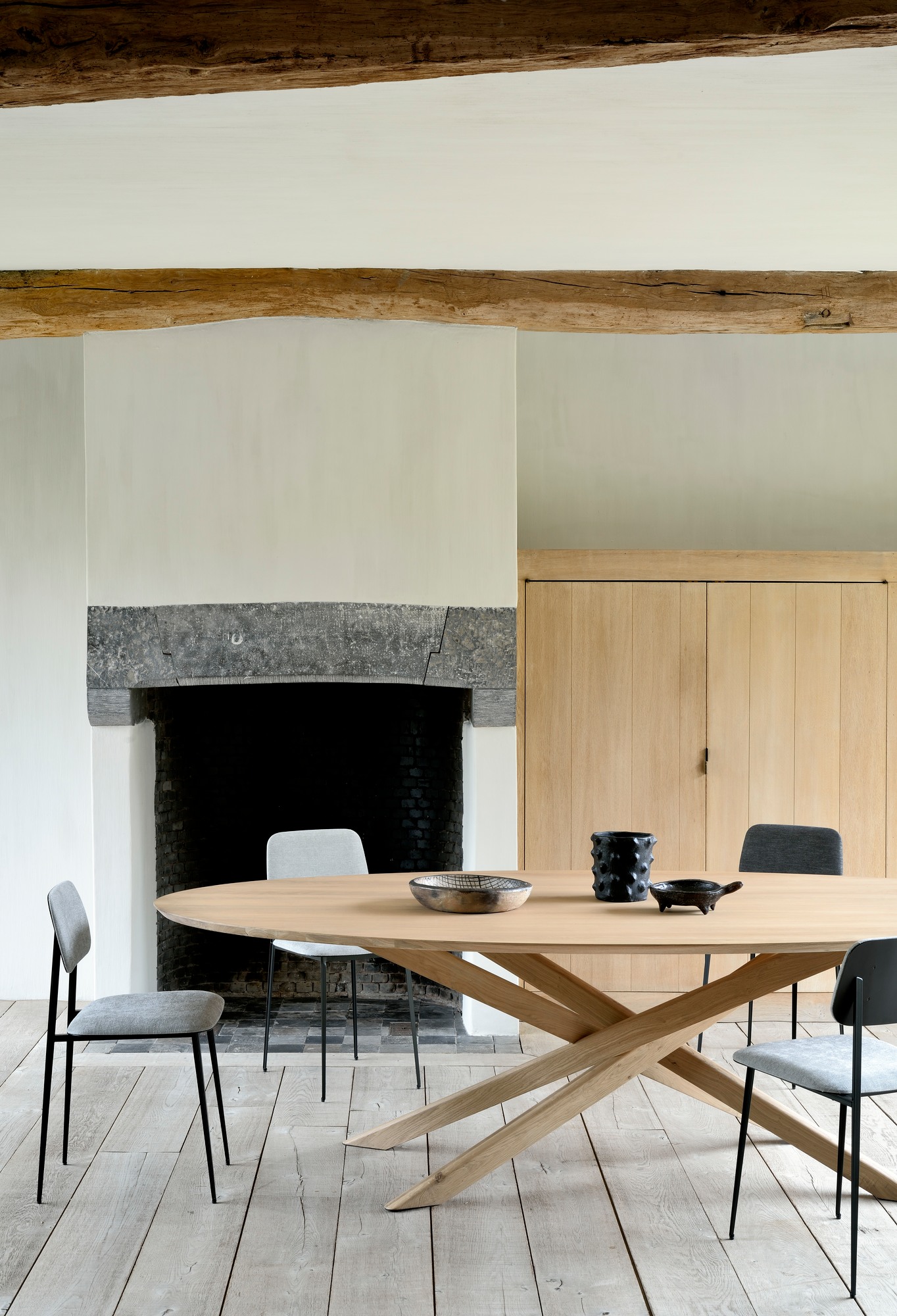 Mikado Dining Table Oak oval Ethnicraft