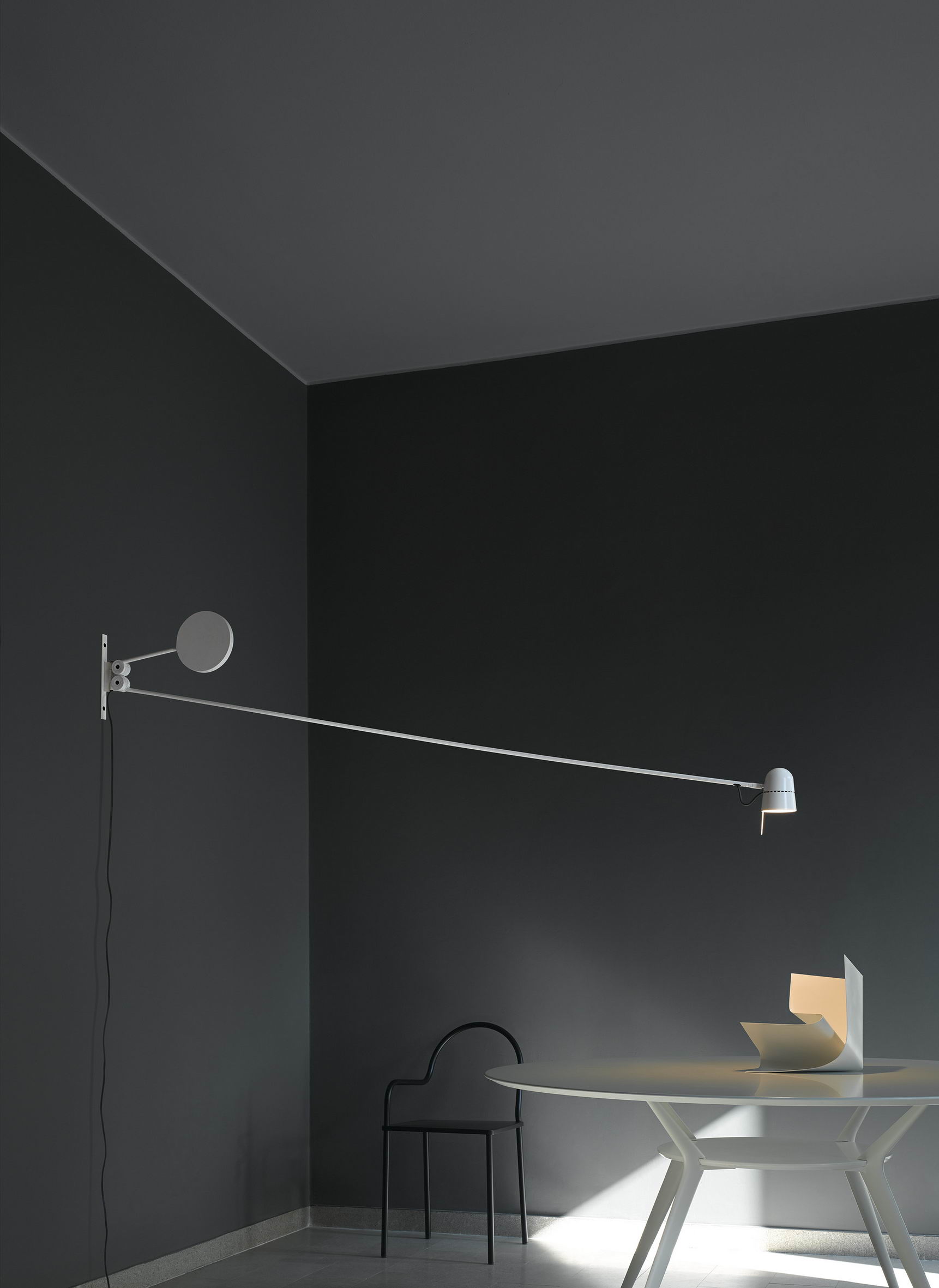 D73N Counterbalance Wall Lamp white Luceplan