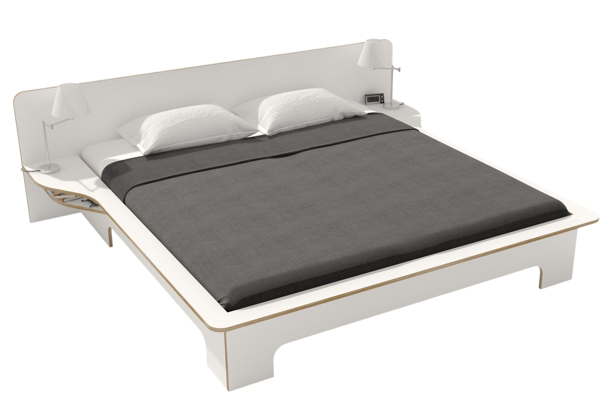 Plane Doppelbett von Müller Möbelwerkstätten in Weiß mit integrierten Nachttischen und Lampen.
