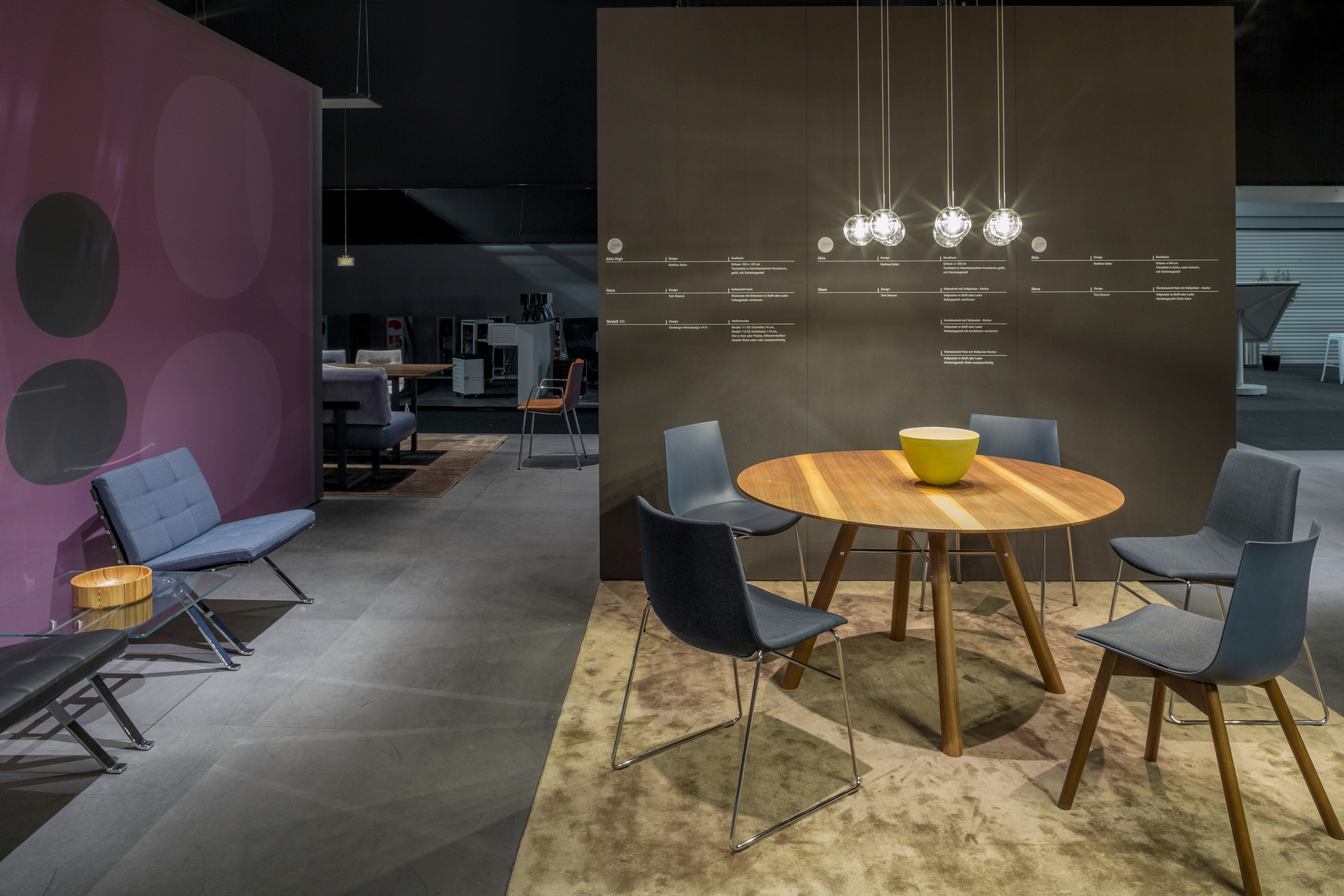 Akio Round table Girsberger