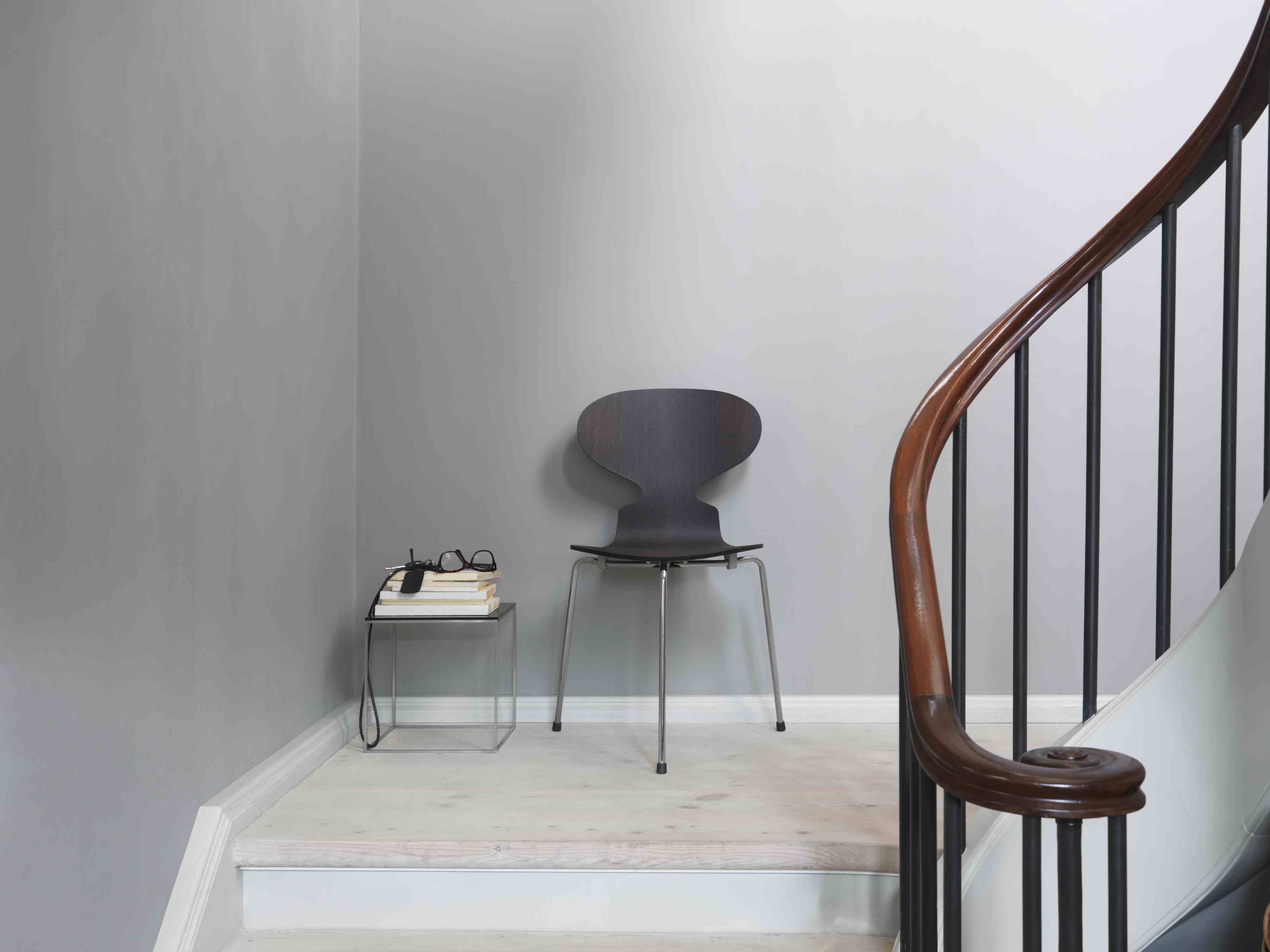 Ant Chair 3100 3-legged frame Fritz Hansen 