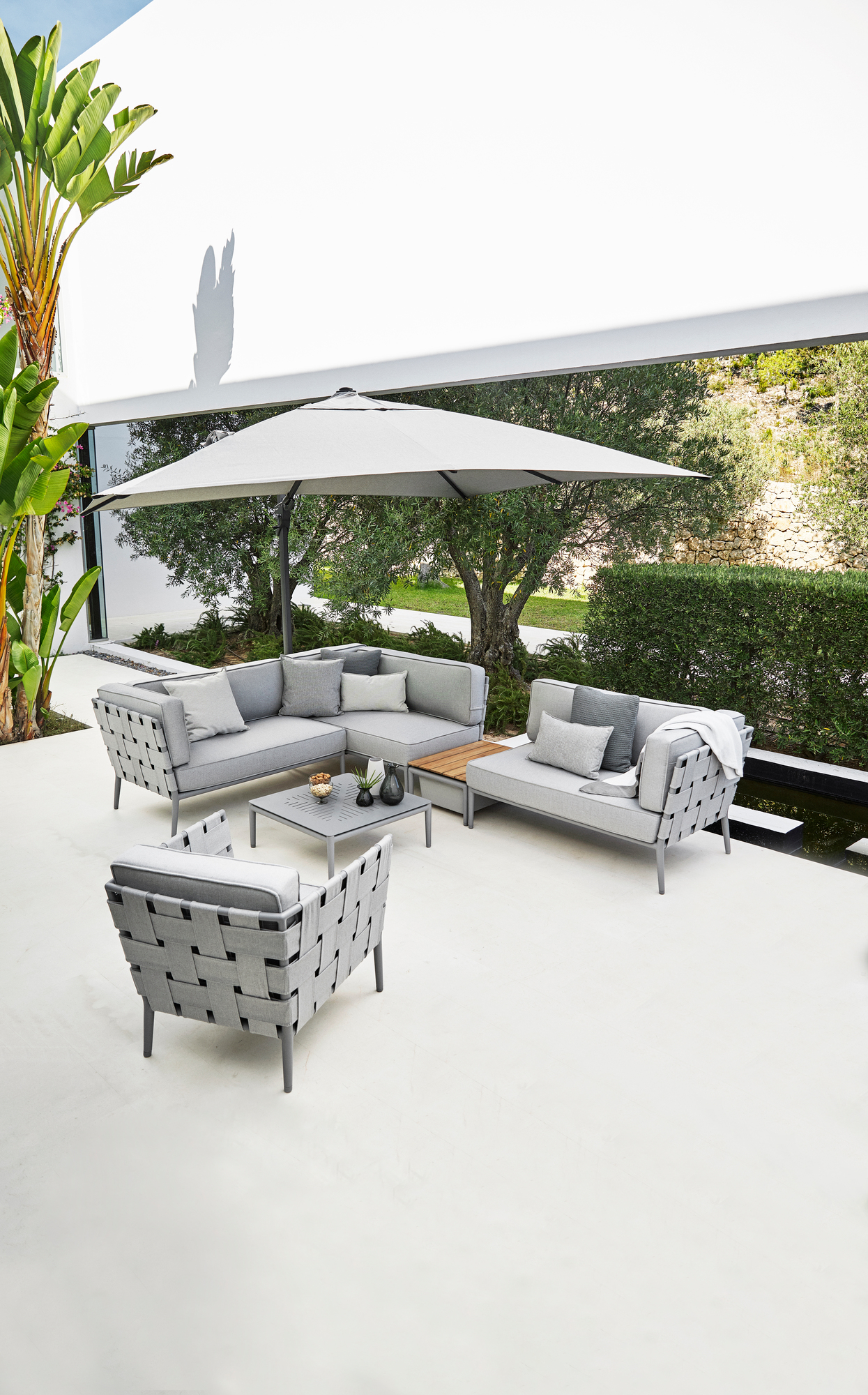 Conic AirTouch Outdoor lounge chair light grey Cane-Line