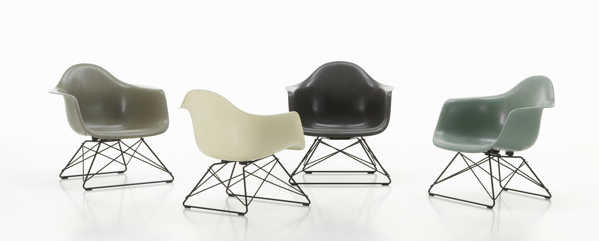 Eames Fibreglass Arm Chair LAR Chair Vitra