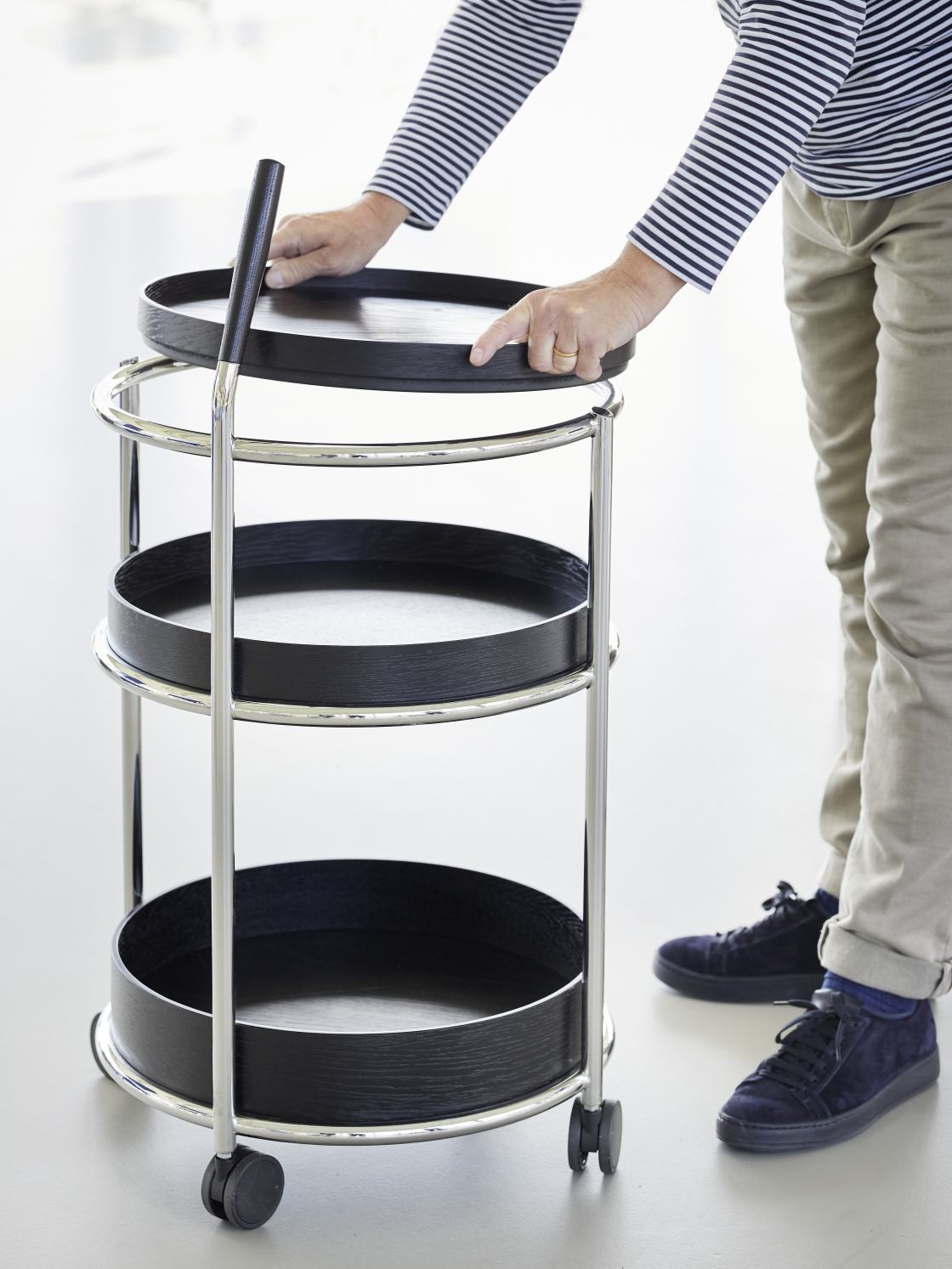 K6 Trolley Serving trolley Tecta oak black lacquered - steel tube black lacquered