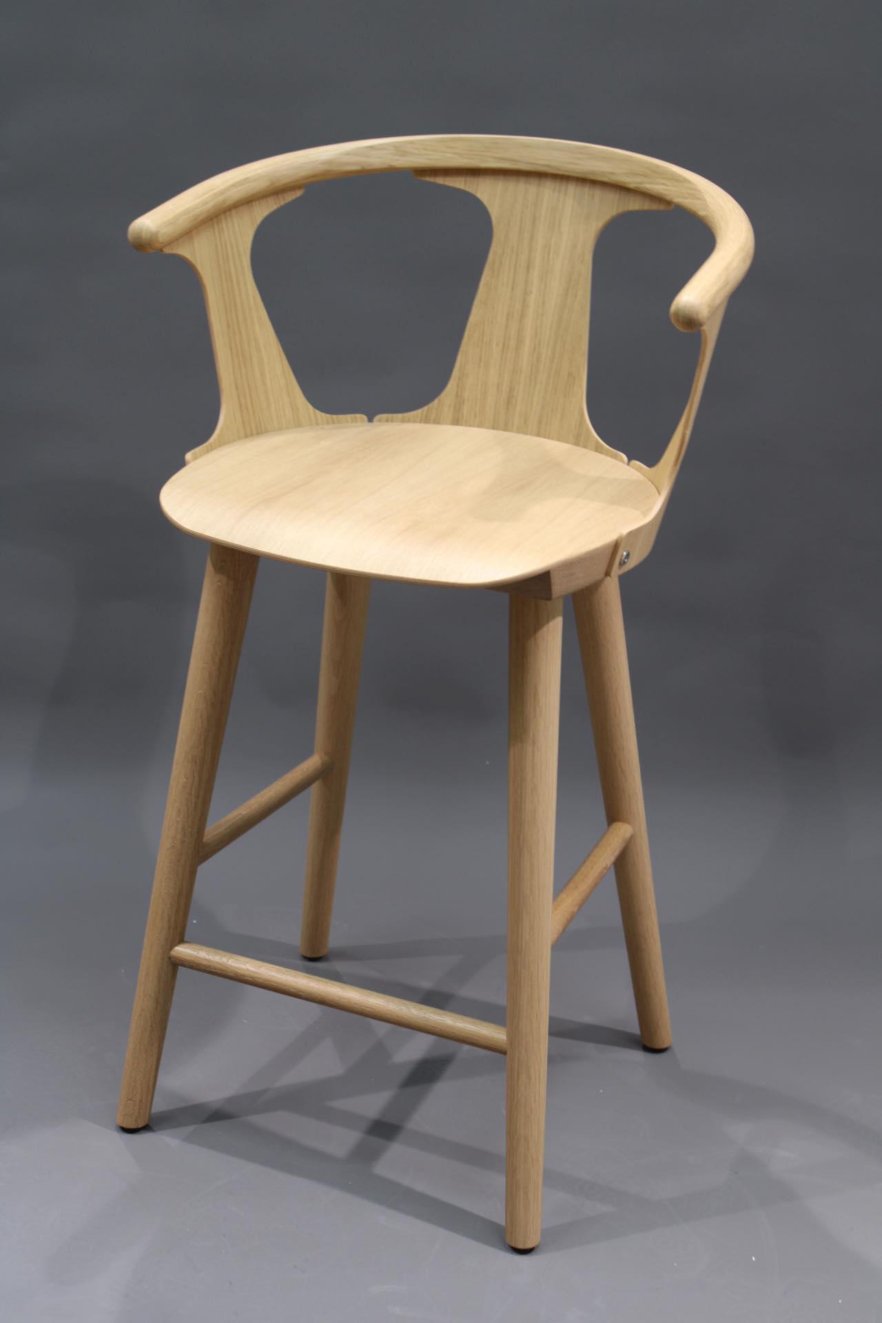 In Between Barstool SK7  Oak oiled AndTradition IMPERFECT ITEMS