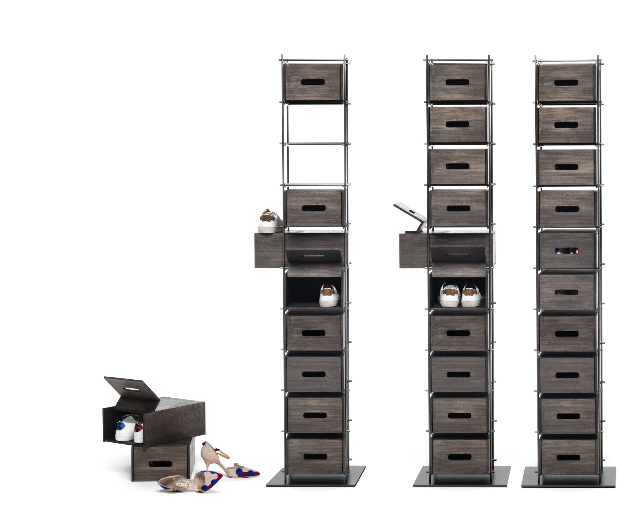 Manolo Shoe rack Mogg