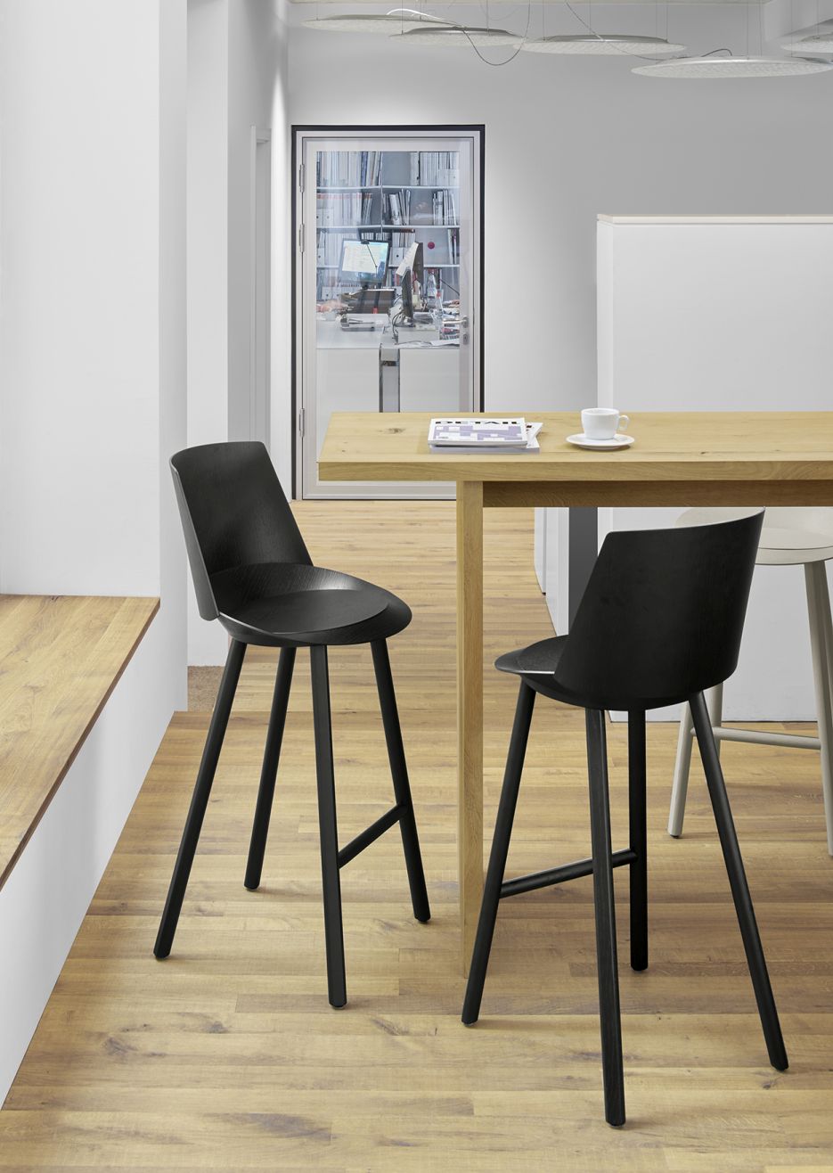 ST10 Jean Stool with Backrest e15