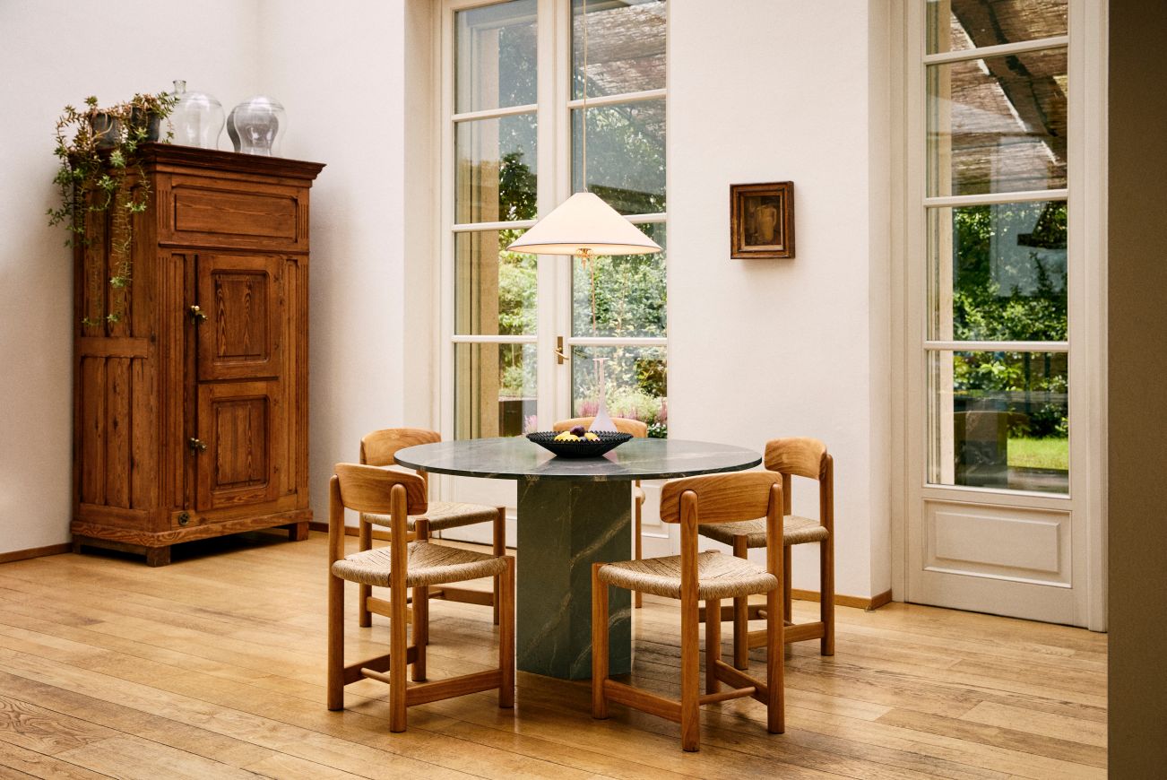 Daumiller Chair Black Pine Gubi