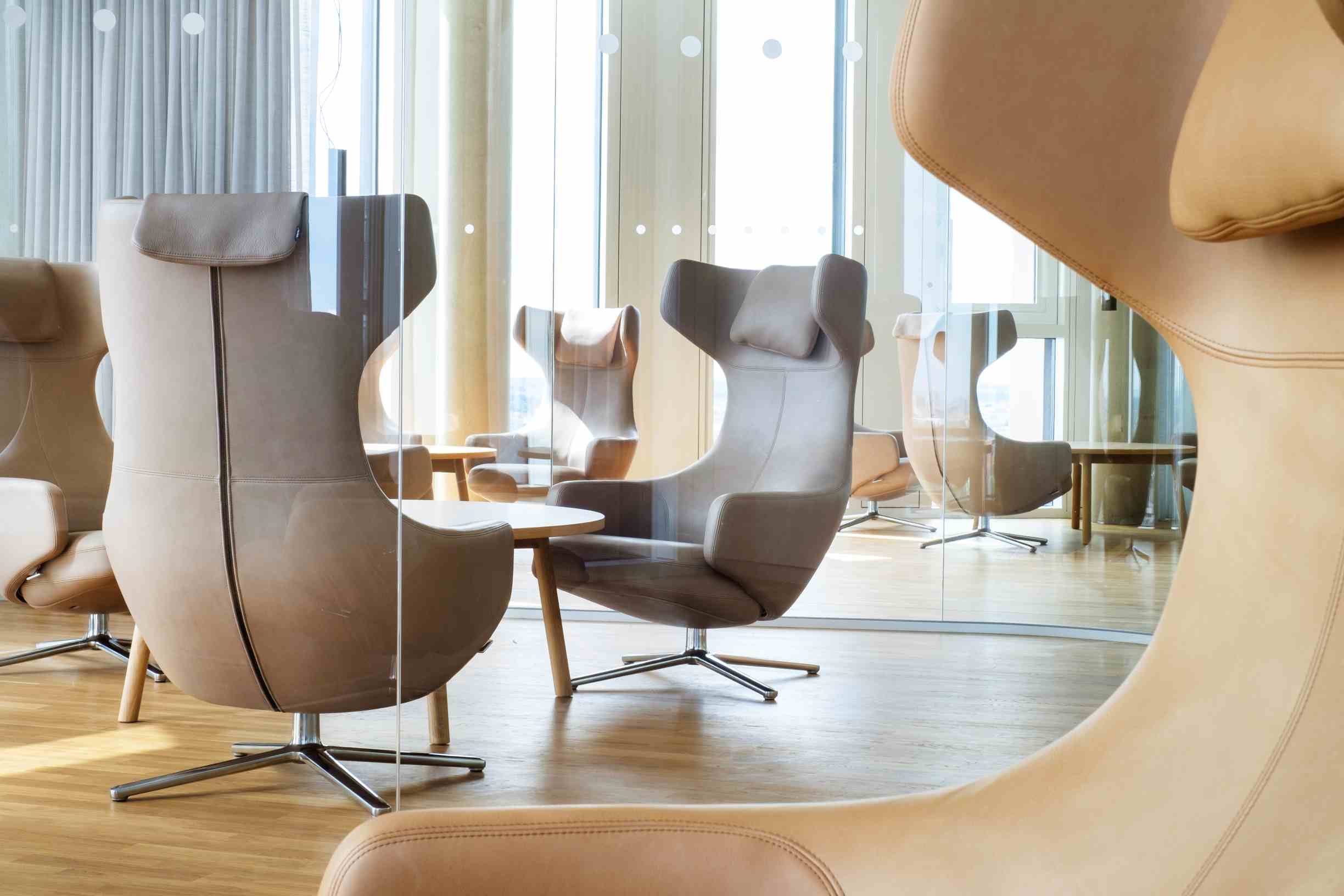 Grand Repos Armchair + Ottoman Vitra Polished Dumet Pebble Melange