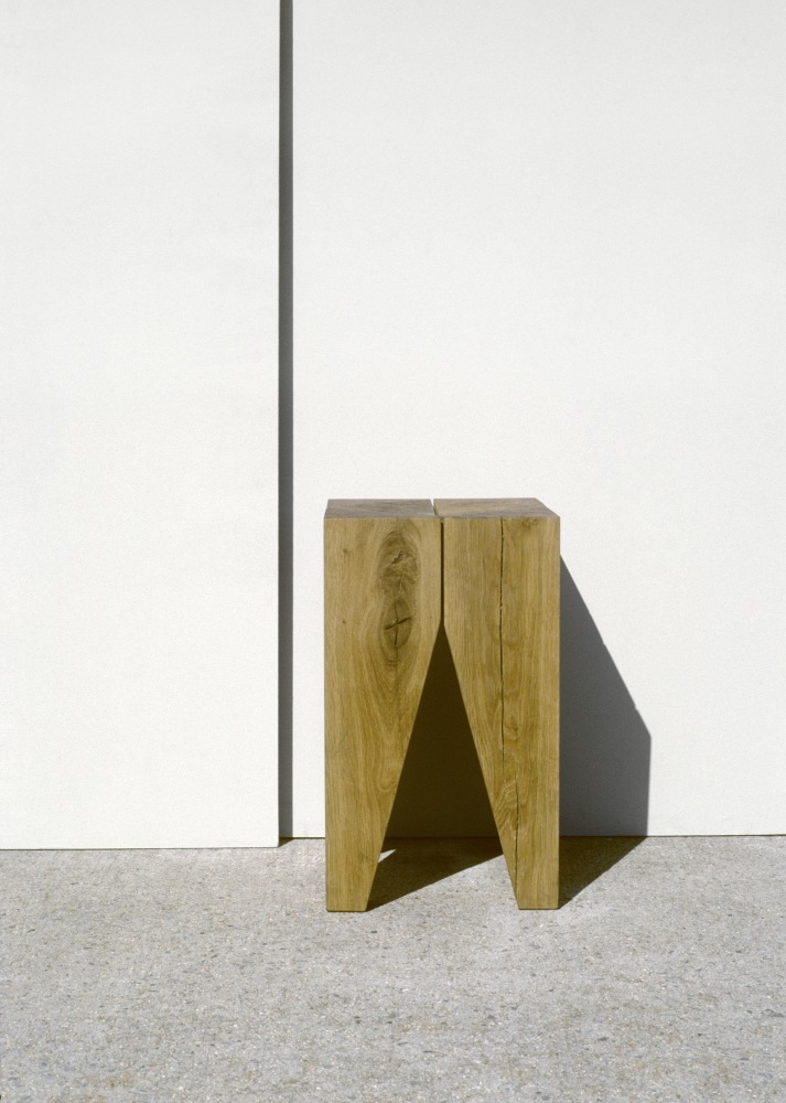 Molar stool / table e15