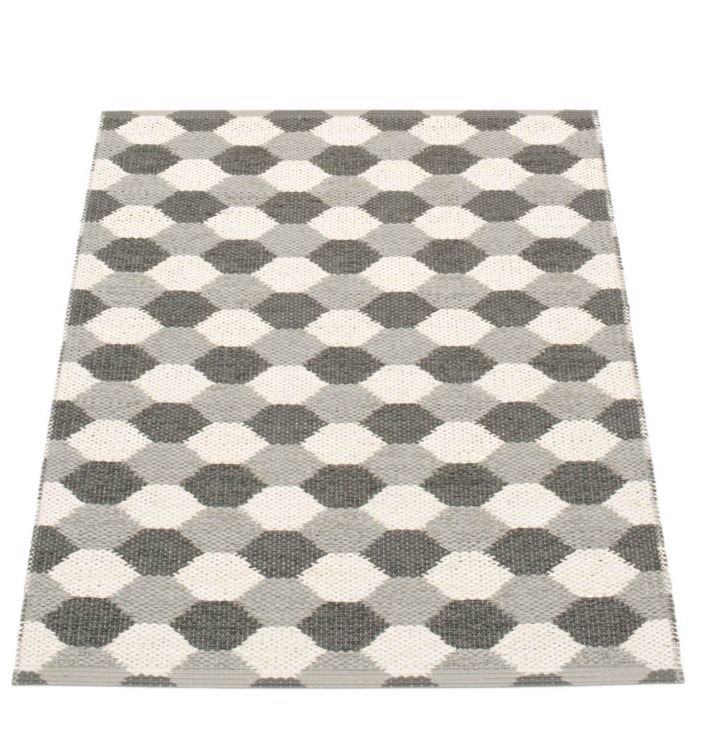 Dana plastic carpet 70x100 warm gray Pappelina