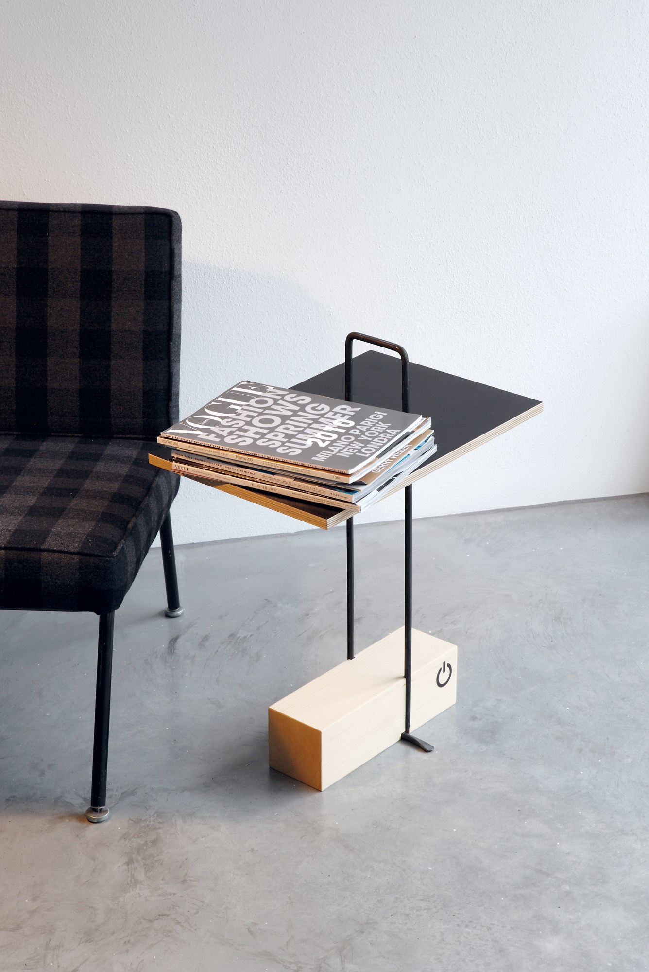 Abgemahnt Side table Nils Holger Moormann