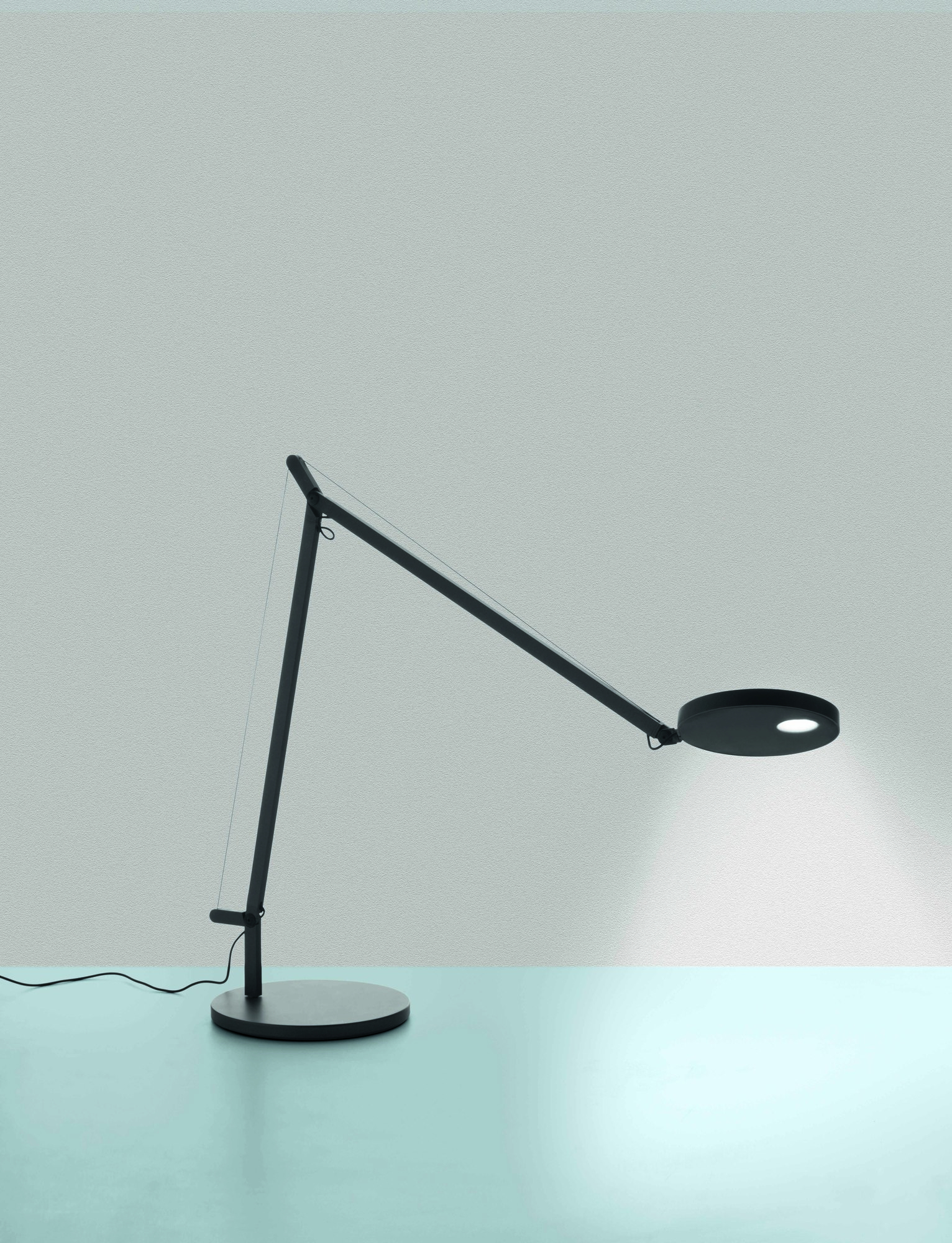 Demetra table lamp base (part 1 of 2) Artemide
