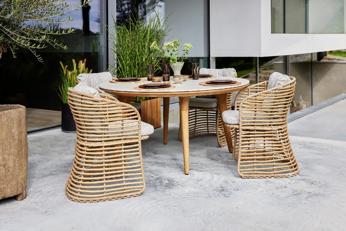 Aspect Table round outdoor dining table Cane-Line