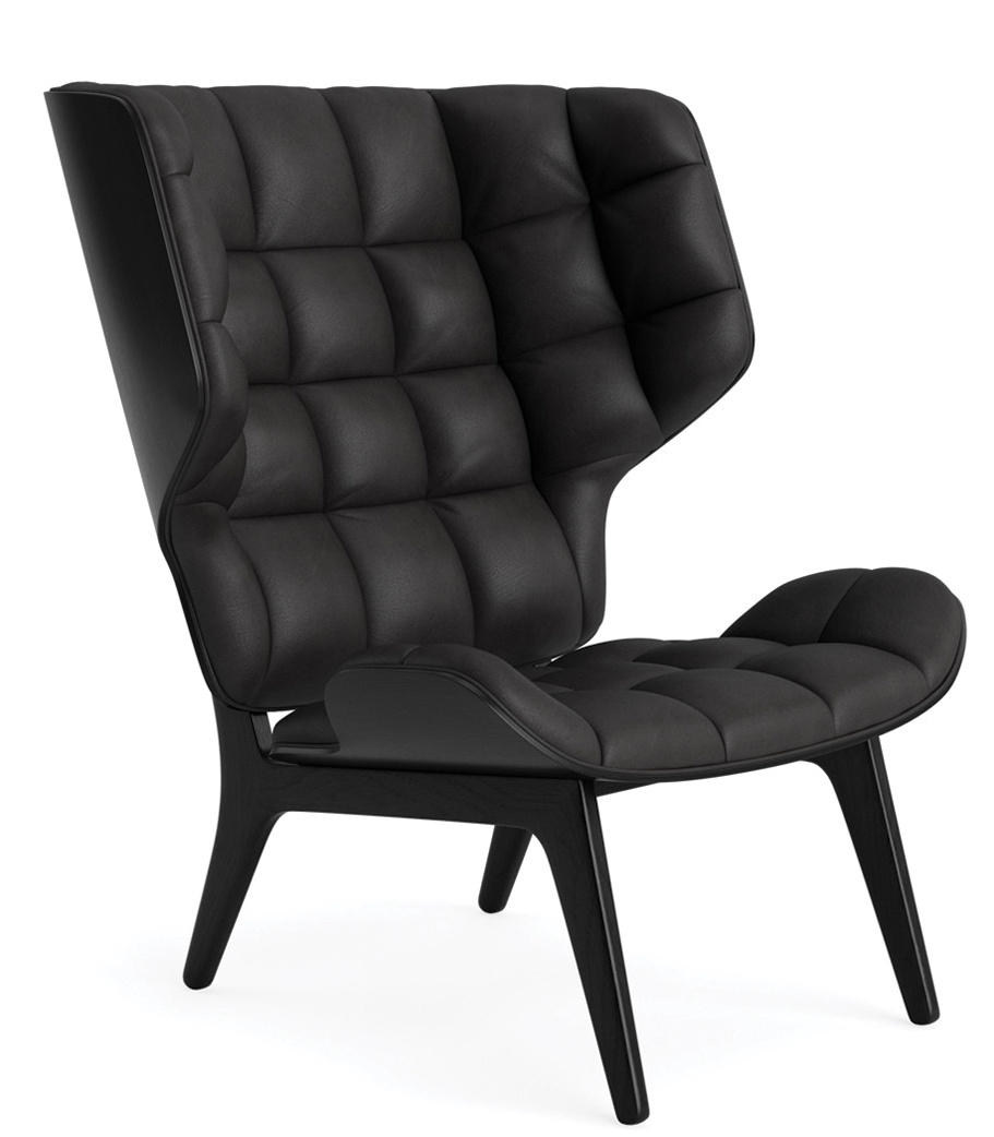 Schwarzer Mammoth Chair Sessel von NORR11 mit gestepptem Lederbezug und dunklem Holzgestell, Frontansicht.